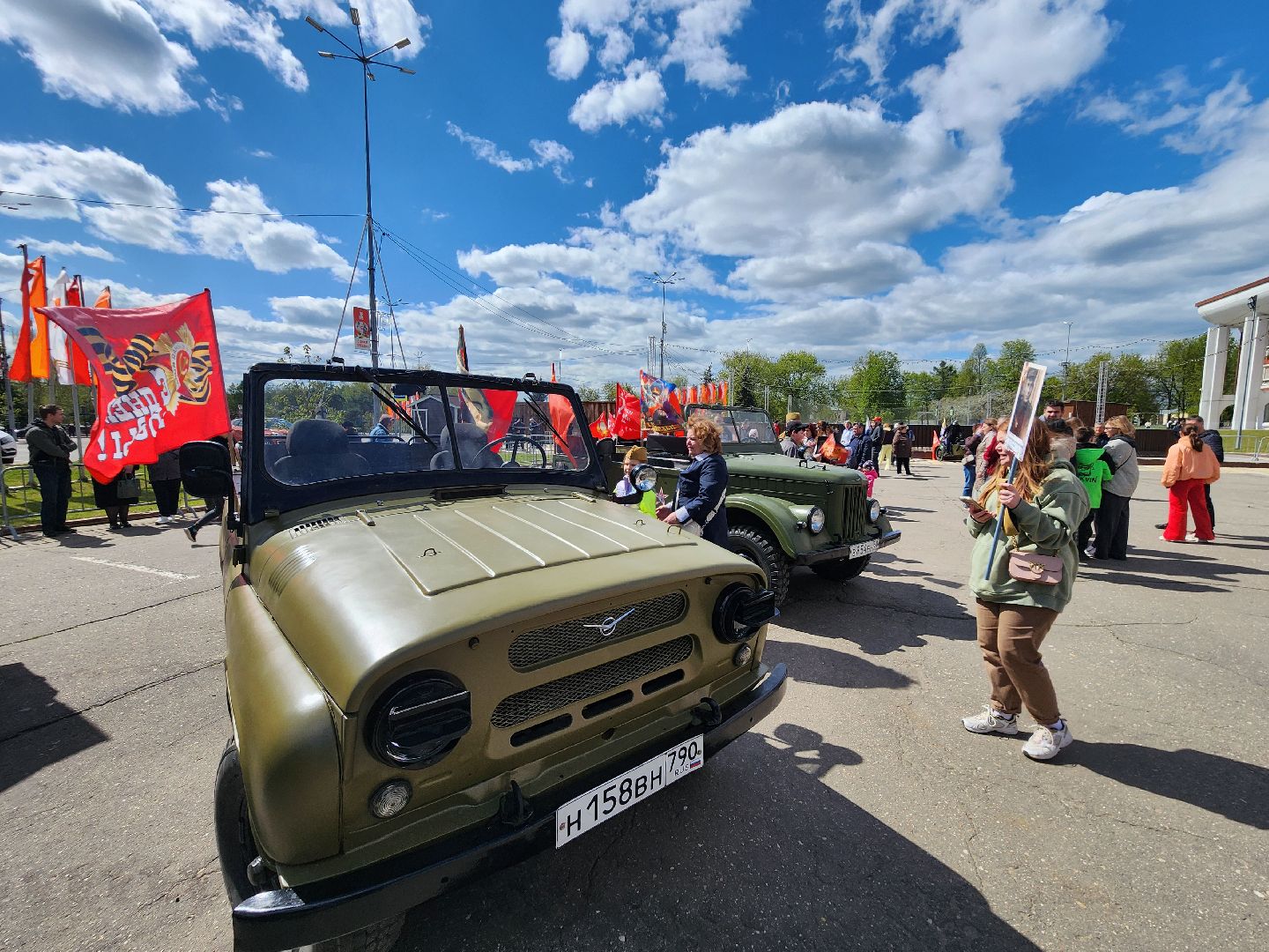 Чехов, День Победы, Советская площадь, выставка ретро-техники, машины военных лет, полуторка,  боевая машина Катюша, мотоциклы, джипы,