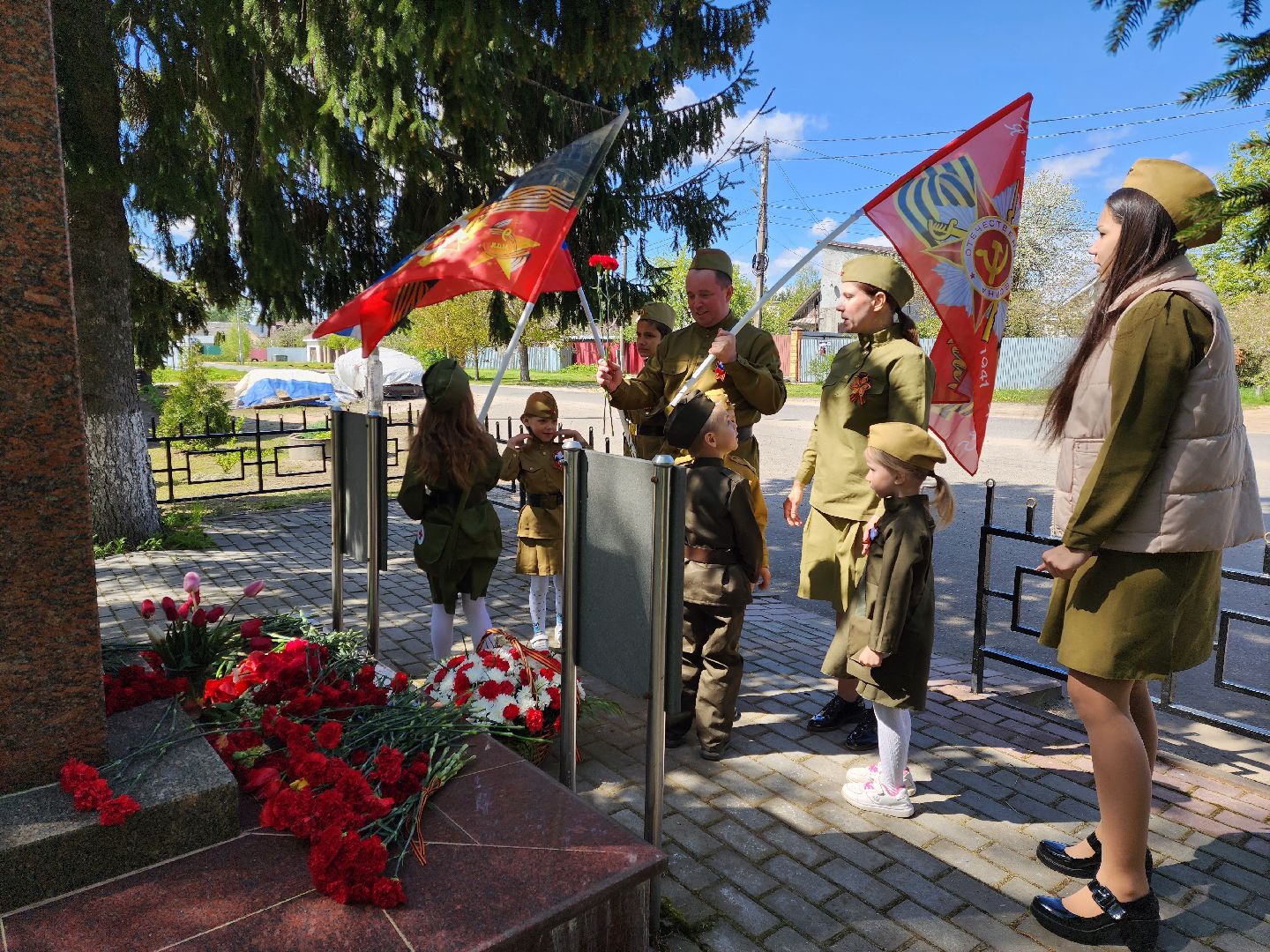 раменское,9 мая, возложение цветов к памятнику в деревне старково,