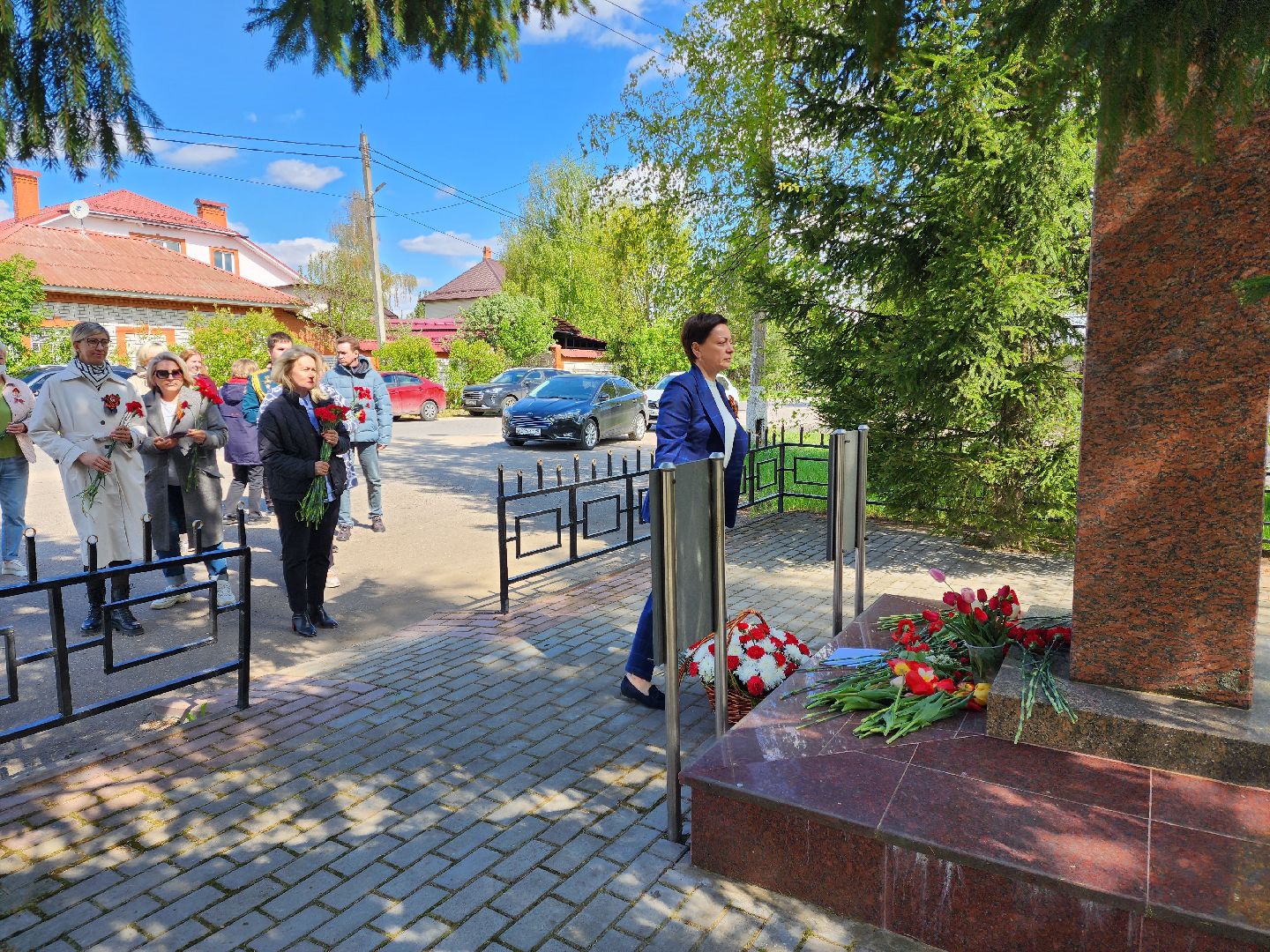 раменское,9 мая, возложение цветов к памятнику в деревне старково,