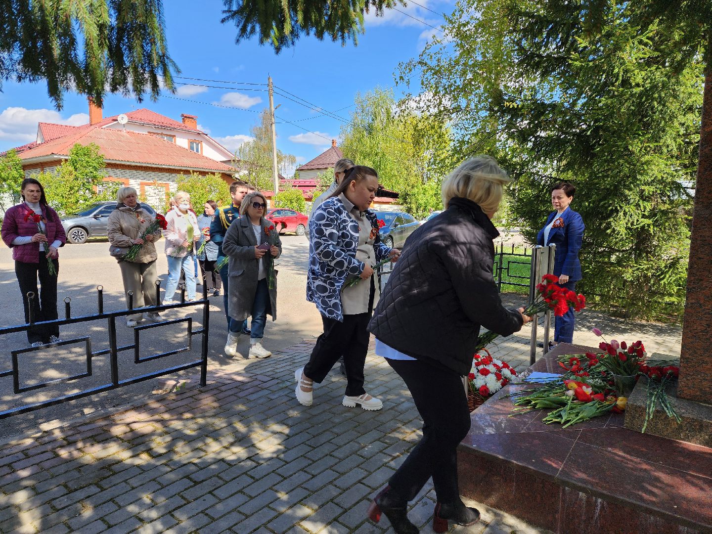 раменское,9 мая, возложение цветов к памятнику в деревне старково,