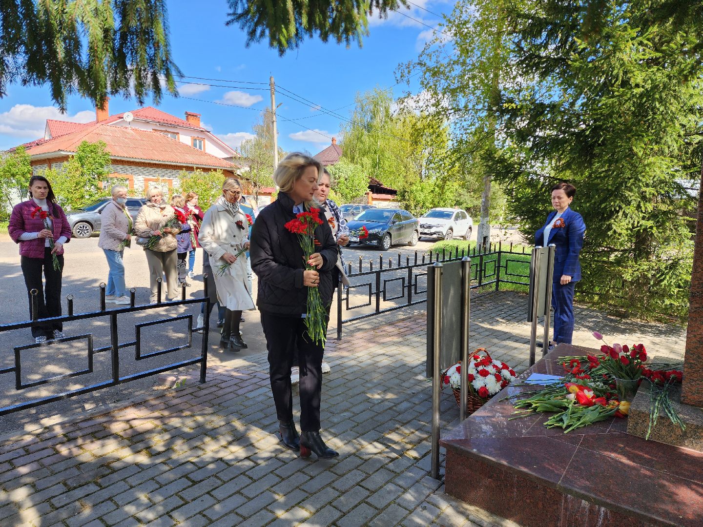 раменское,9 мая, возложение цветов к памятнику в деревне старково,