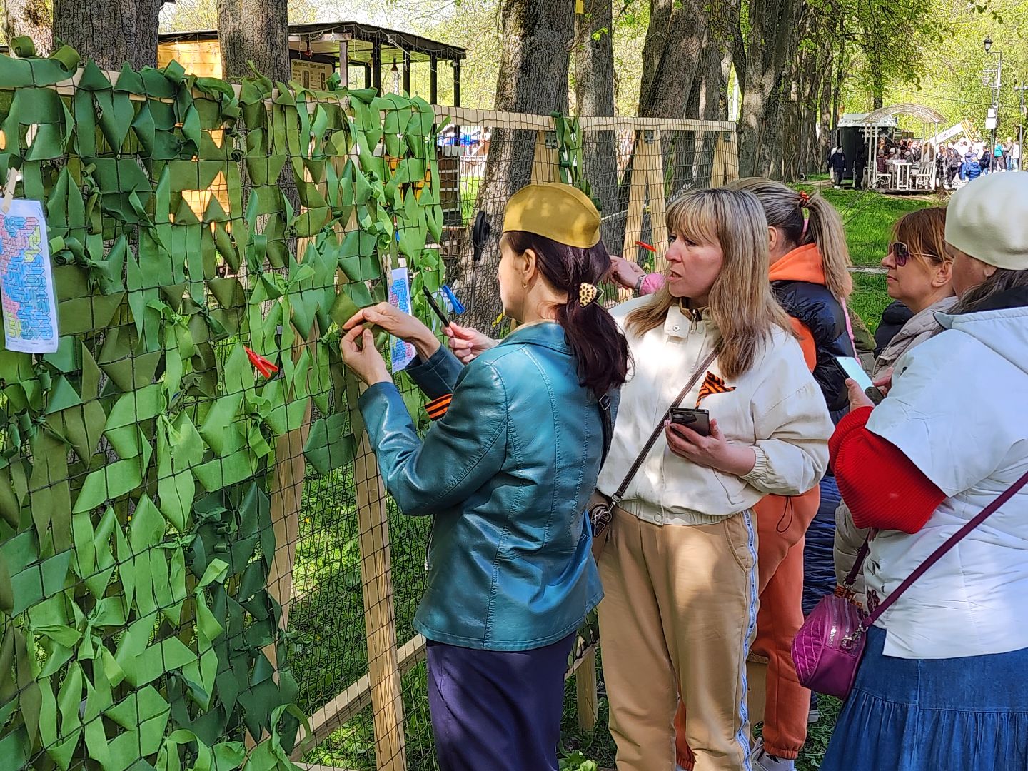Чехов, городской парк, мастер-классы, рисование цветным песком, плетение сетей, маскировочные халаты, выставка оружия, спортивный мастер-класс, бокс, Эдуард Трояновский, День Победы,