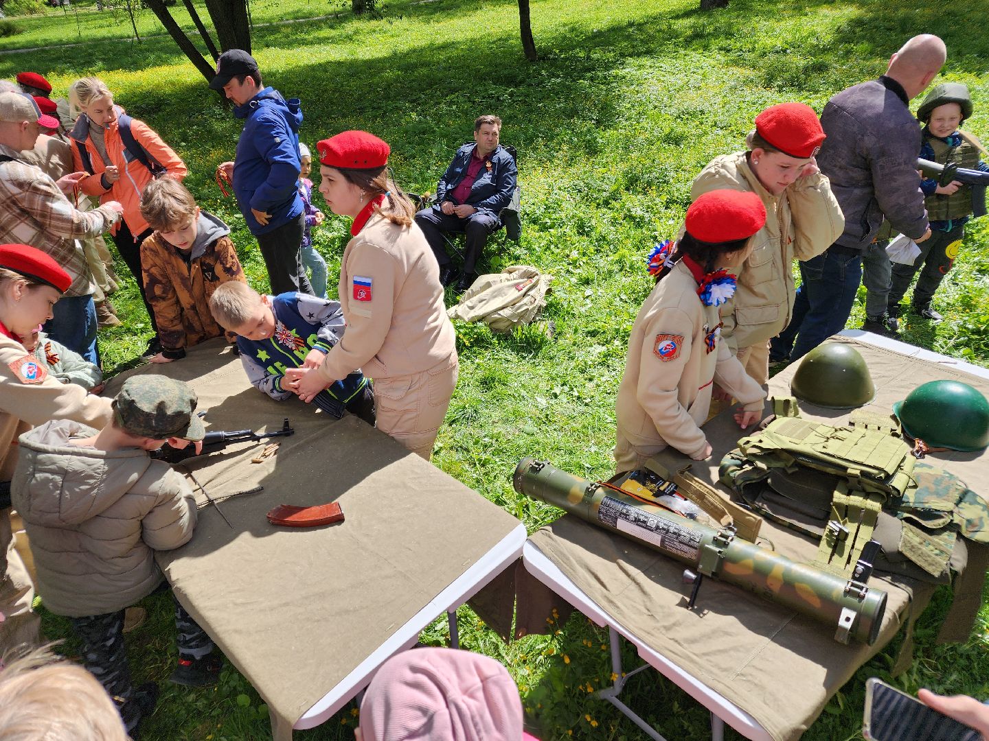 Чехов, городской парк, мастер-классы, рисование цветным песком, плетение сетей, маскировочные халаты, выставка оружия, спортивный мастер-класс, бокс, Эдуард Трояновский, День Победы,