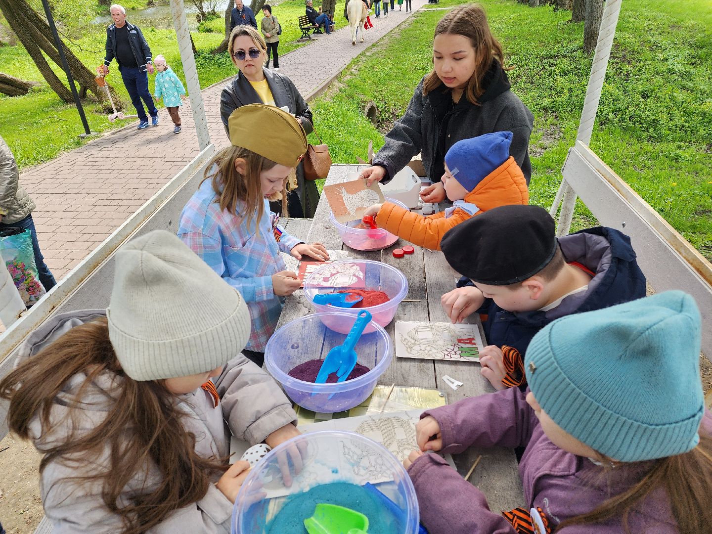 Чехов, городской парк, мастер-классы, рисование цветным песком, плетение сетей, маскировочные халаты, выставка оружия, спортивный мастер-класс, бокс, Эдуард Трояновский, День Победы,