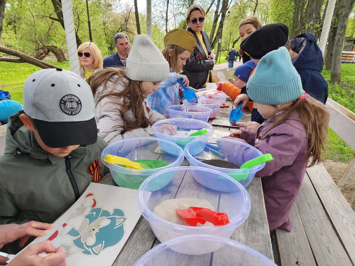 Чехов, городской парк, мастер-классы, рисование цветным песком, плетение сетей, маскировочные халаты, выставка оружия, спортивный мастер-класс, бокс, Эдуард Трояновский, День Победы,