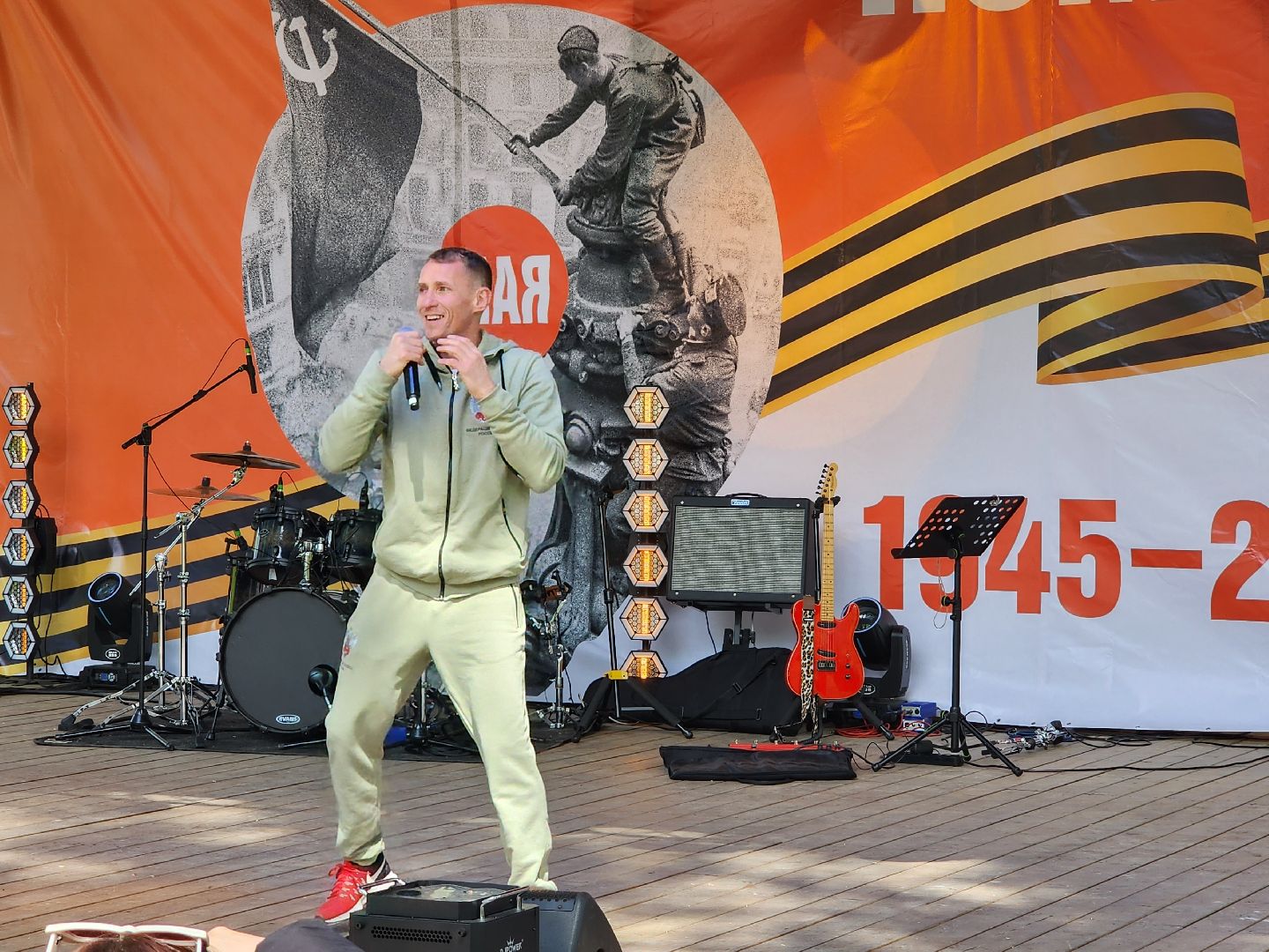 Чехов, городской парк, мастер-классы, рисование цветным песком, плетение сетей, маскировочные халаты, выставка оружия, спортивный мастер-класс, бокс, Эдуард Трояновский, День Победы,