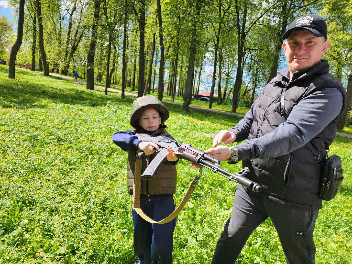 Чехов, городской парк, мастер-классы, рисование цветным песком, плетение сетей, маскировочные халаты, выставка оружия, спортивный мастер-класс, бокс, Эдуард Трояновский, День Победы,
