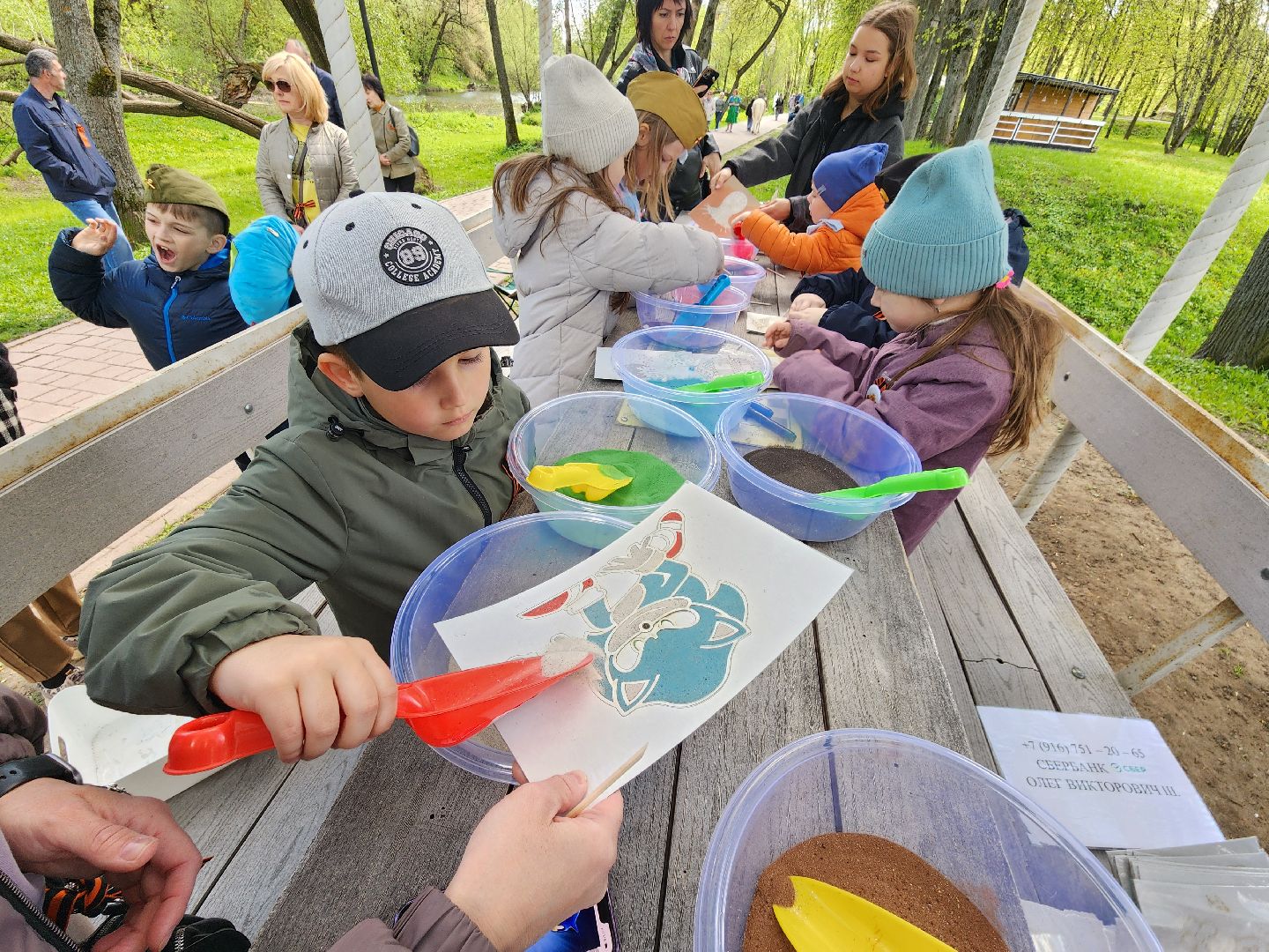 Чехов, городской парк, мастер-классы, рисование цветным песком, плетение сетей, маскировочные халаты, выставка оружия, спортивный мастер-класс, бокс, Эдуард Трояновский, День Победы,