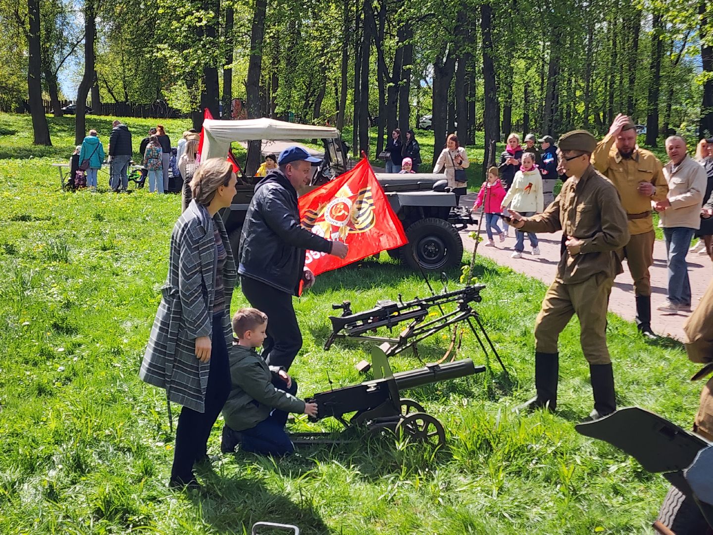 Чехов, городской парк, праздничная программа, культурно-массовые мероприятия, анимация, конкурсы, игры, песни и танцы, чтение стихов, концерт, мастер-классы, полевая кухня, фотозоны, День Победы,