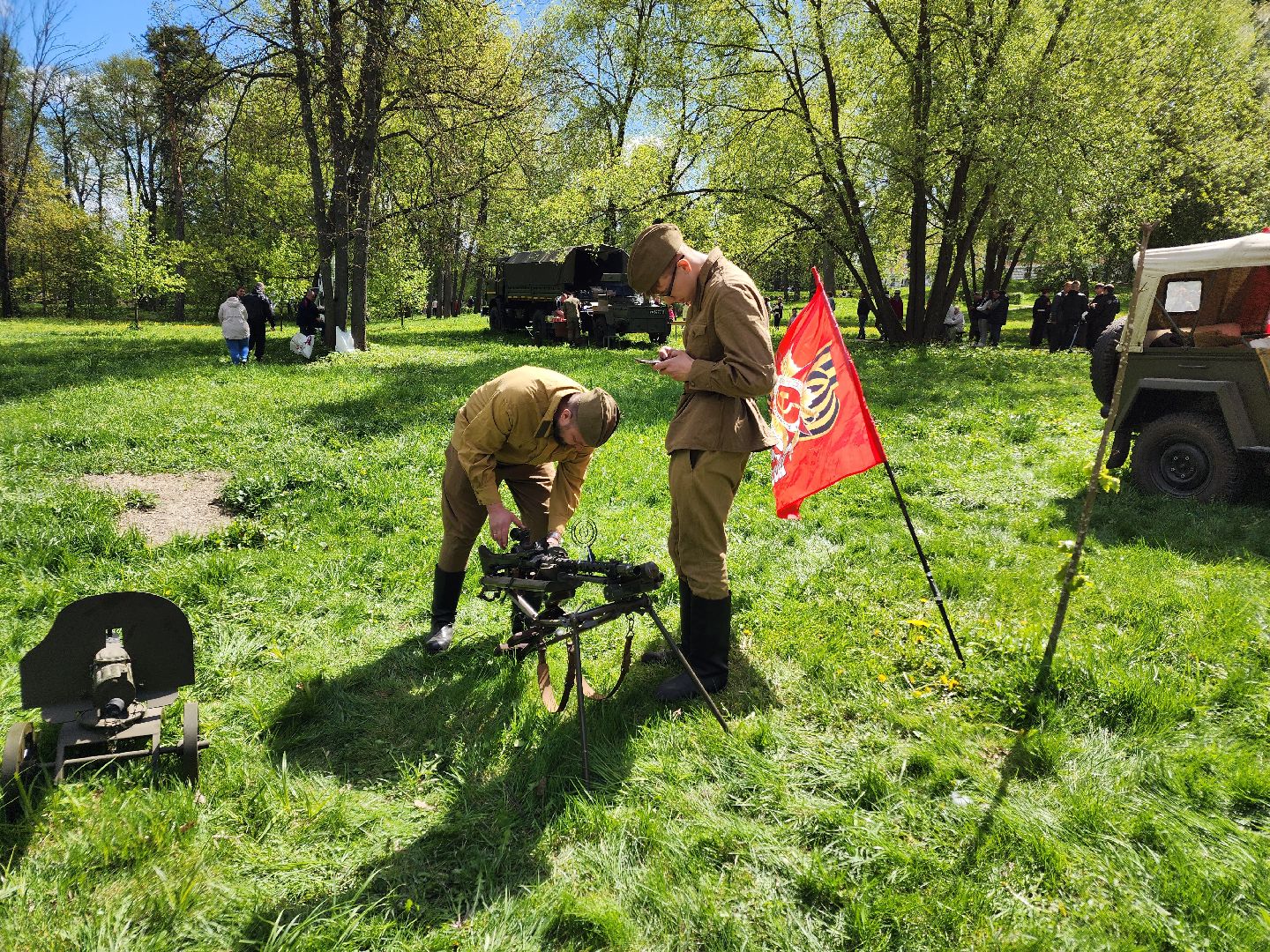 Чехов, городской парк, праздничная программа, культурно-массовые мероприятия, анимация, конкурсы, игры, песни и танцы, чтение стихов, концерт, мастер-классы, полевая кухня, фотозоны, День Победы,