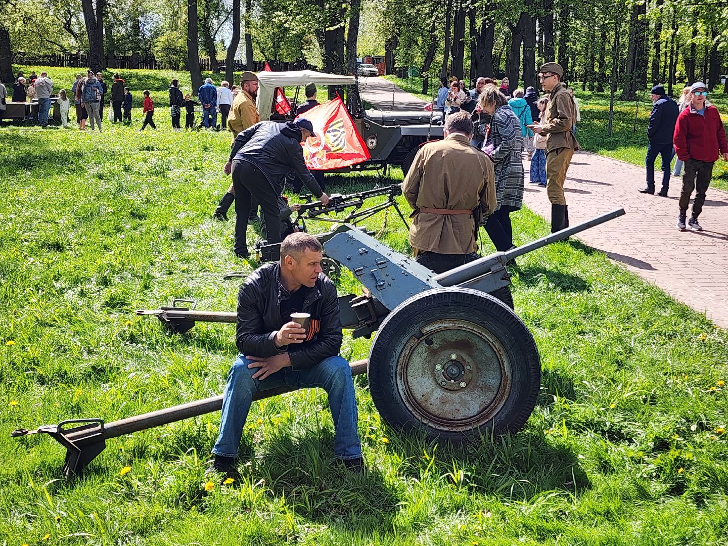 Чехов, городской парк, праздничная программа, культурно-массовые мероприятия, анимация, конкурсы, игры, песни и танцы, чтение стихов, концерт, мастер-классы, полевая кухня, фотозоны, День Победы,