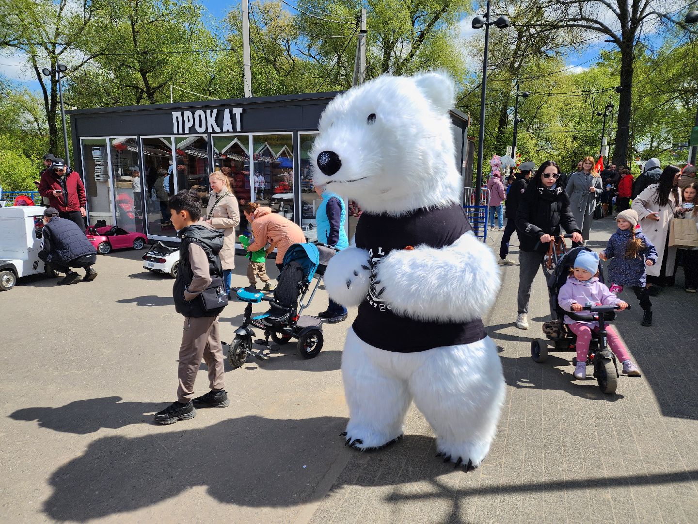 Чехов, городской парк, праздничная программа, культурно-массовые мероприятия, анимация, конкурсы, игры, песни и танцы, чтение стихов, концерт, мастер-классы, полевая кухня, фотозоны, День Победы,