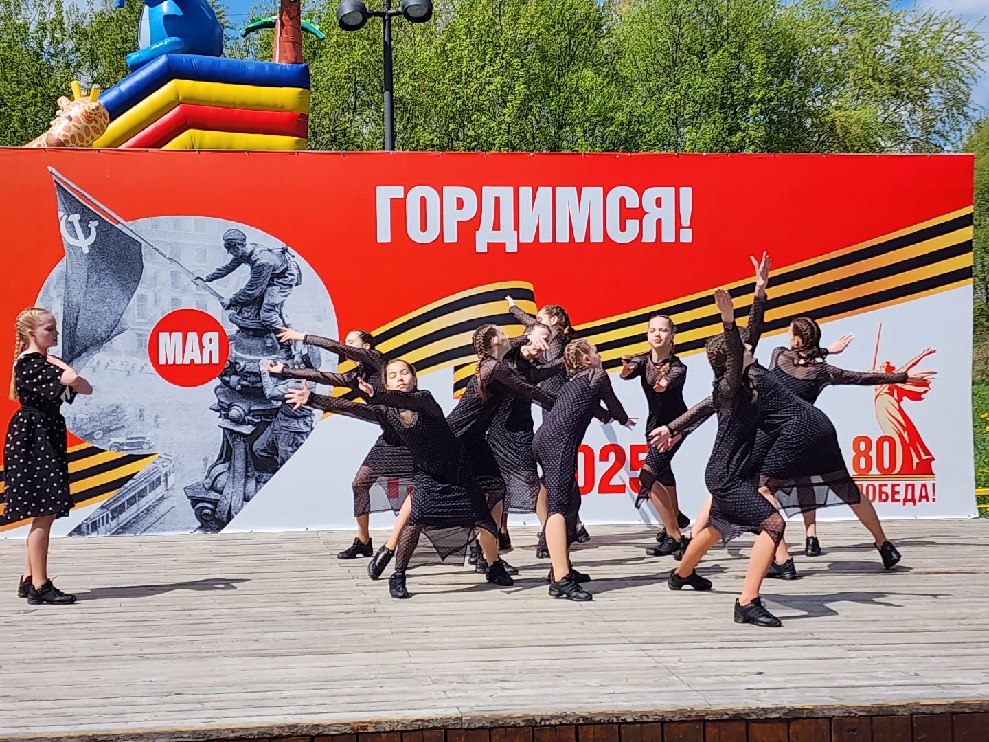 Чехов, городской парк, праздничная программа, культурно-массовые мероприятия, анимация, конкурсы, игры, песни и танцы, чтение стихов, концерт, мастер-классы, полевая кухня, фотозоны, День Победы,