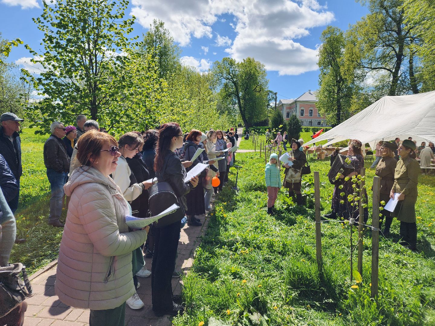 Чехов, городской парк, праздничная программа, культурно-массовые мероприятия, анимация, конкурсы, игры, песни и танцы, чтение стихов, концерт, мастер-классы, полевая кухня, фотозоны, День Победы,