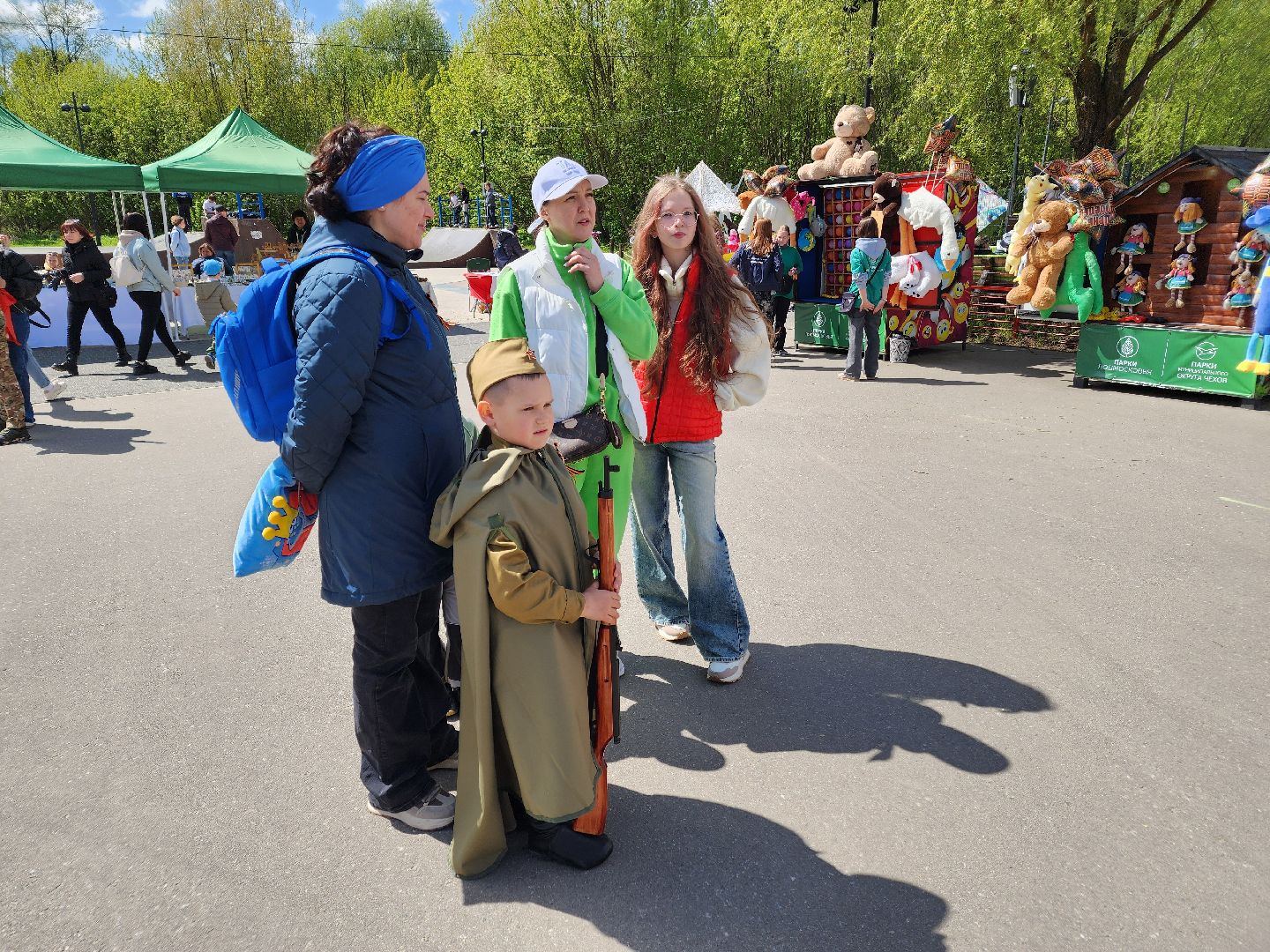 Чехов, городской парк, праздничная программа, культурно-массовые мероприятия, анимация, конкурсы, игры, песни и танцы, чтение стихов, концерт, мастер-классы, полевая кухня, фотозоны, День Победы,
