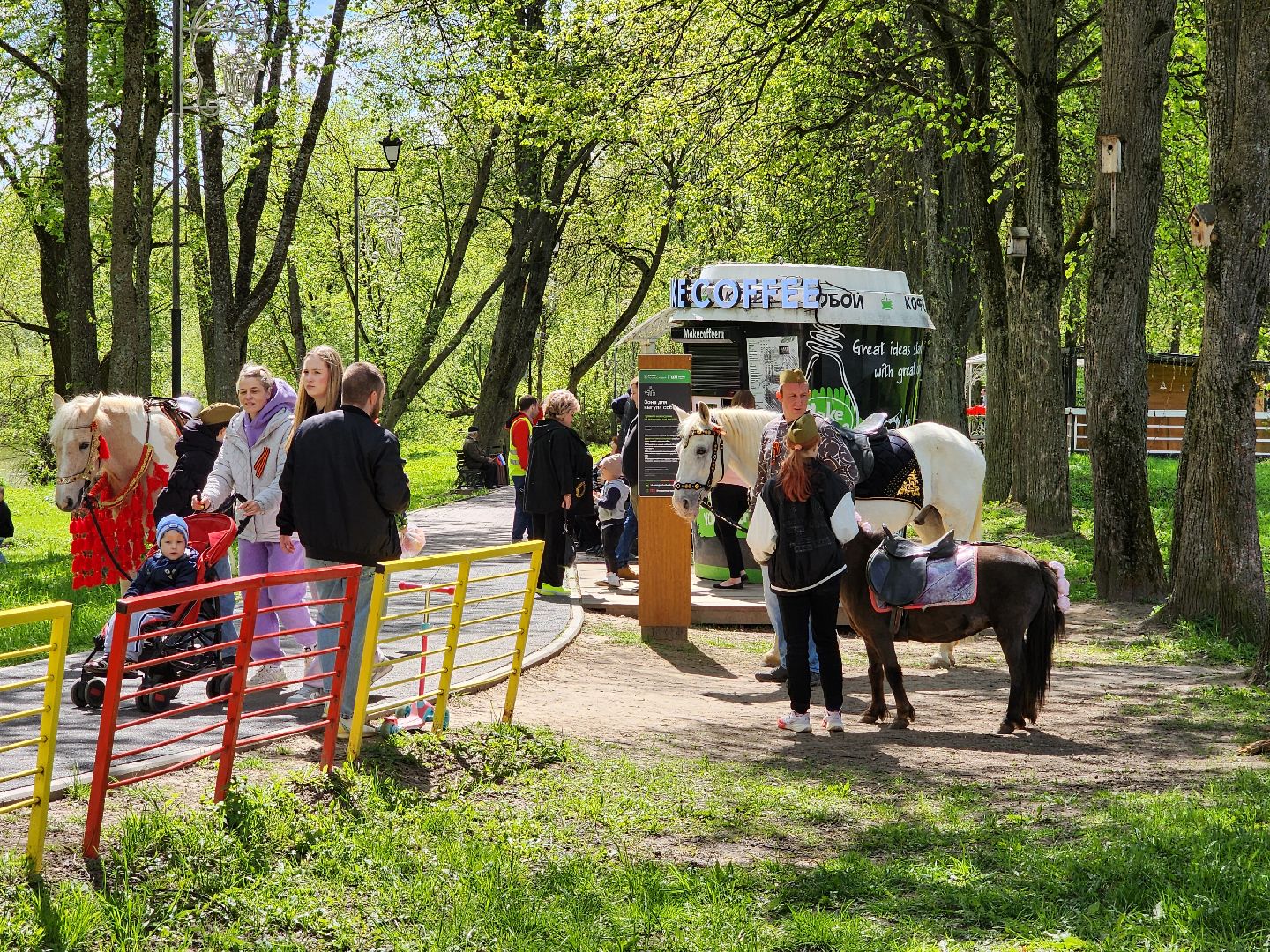 Чехов, городской парк, праздничная программа, культурно-массовые мероприятия, анимация, конкурсы, игры, песни и танцы, чтение стихов, концерт, мастер-классы, полевая кухня, фотозоны, День Победы,