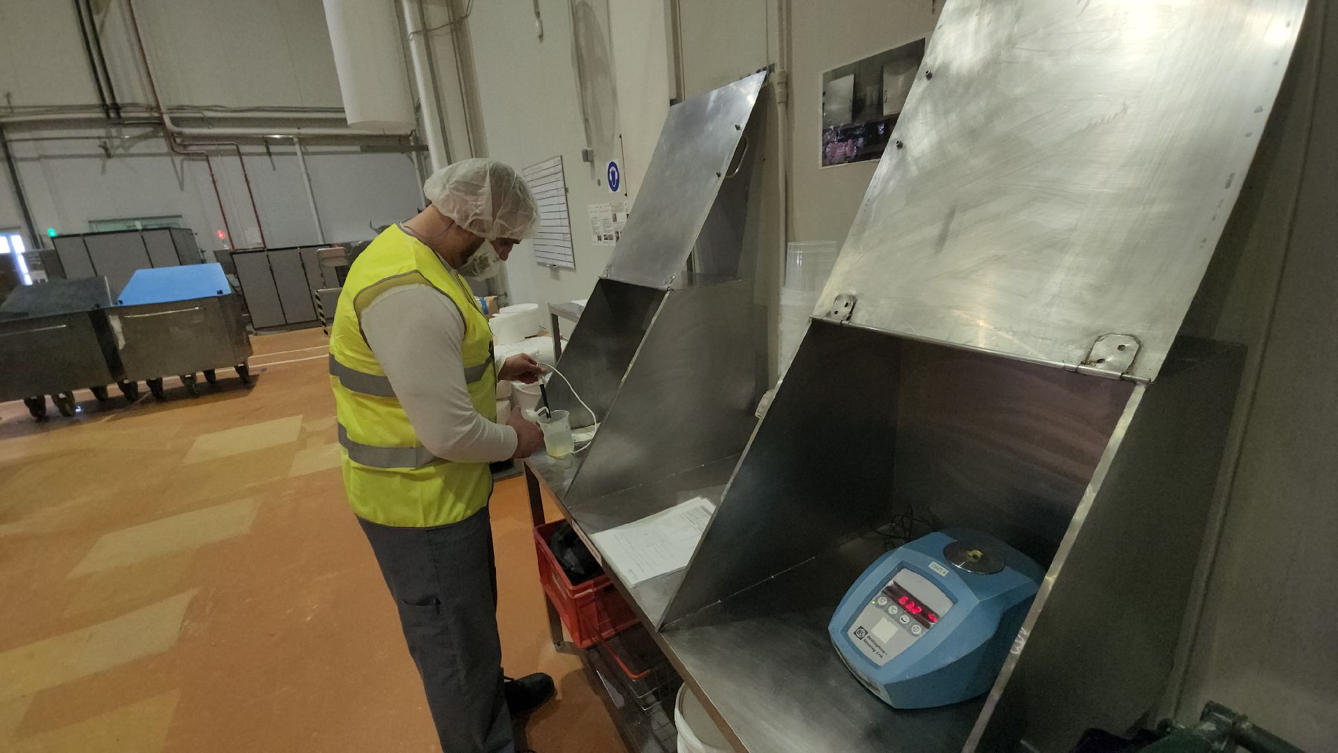 серпухов, завод фруктовых наполнителей, мастер смены на заводе, экономика, производство пищевых продуктов, улица фестивальная,