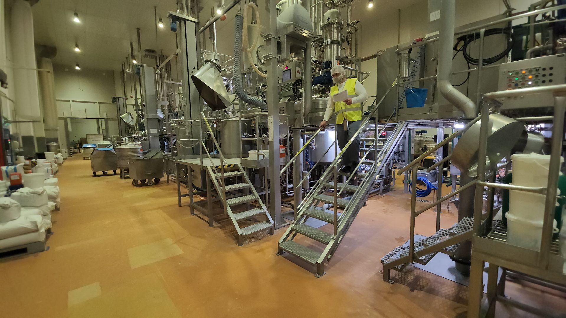 серпухов, завод фруктовых наполнителей, мастер смены на заводе, экономика, производство пищевых продуктов, улица фестивальная,