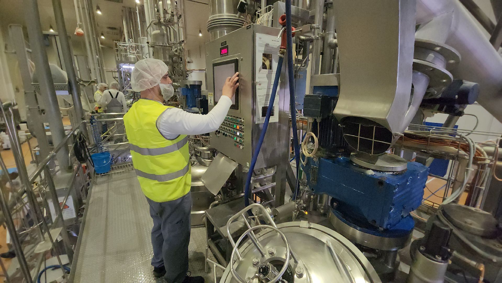 серпухов, завод фруктовых наполнителей, мастер смены на заводе, экономика, производство пищевых продуктов, улица фестивальная,