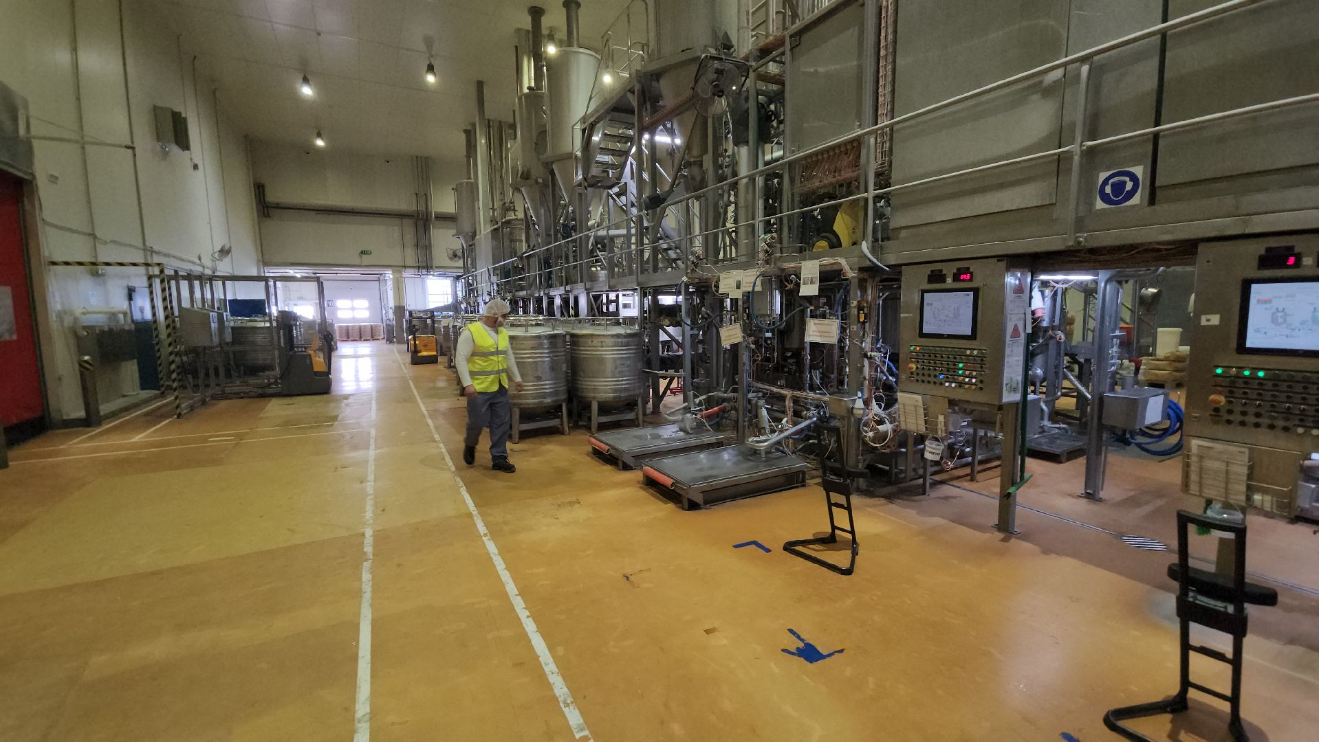 серпухов, завод фруктовых наполнителей, мастер смены на заводе, экономика, производство пищевых продуктов, улица фестивальная,