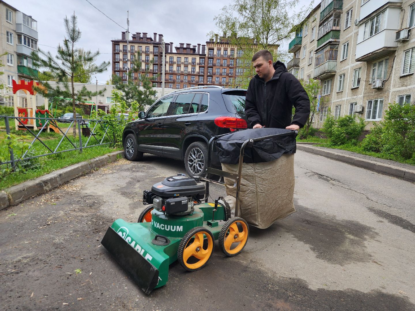 фрязино, уборка улиц, новая техника, уборка дворов, мбу городское хозяйство,