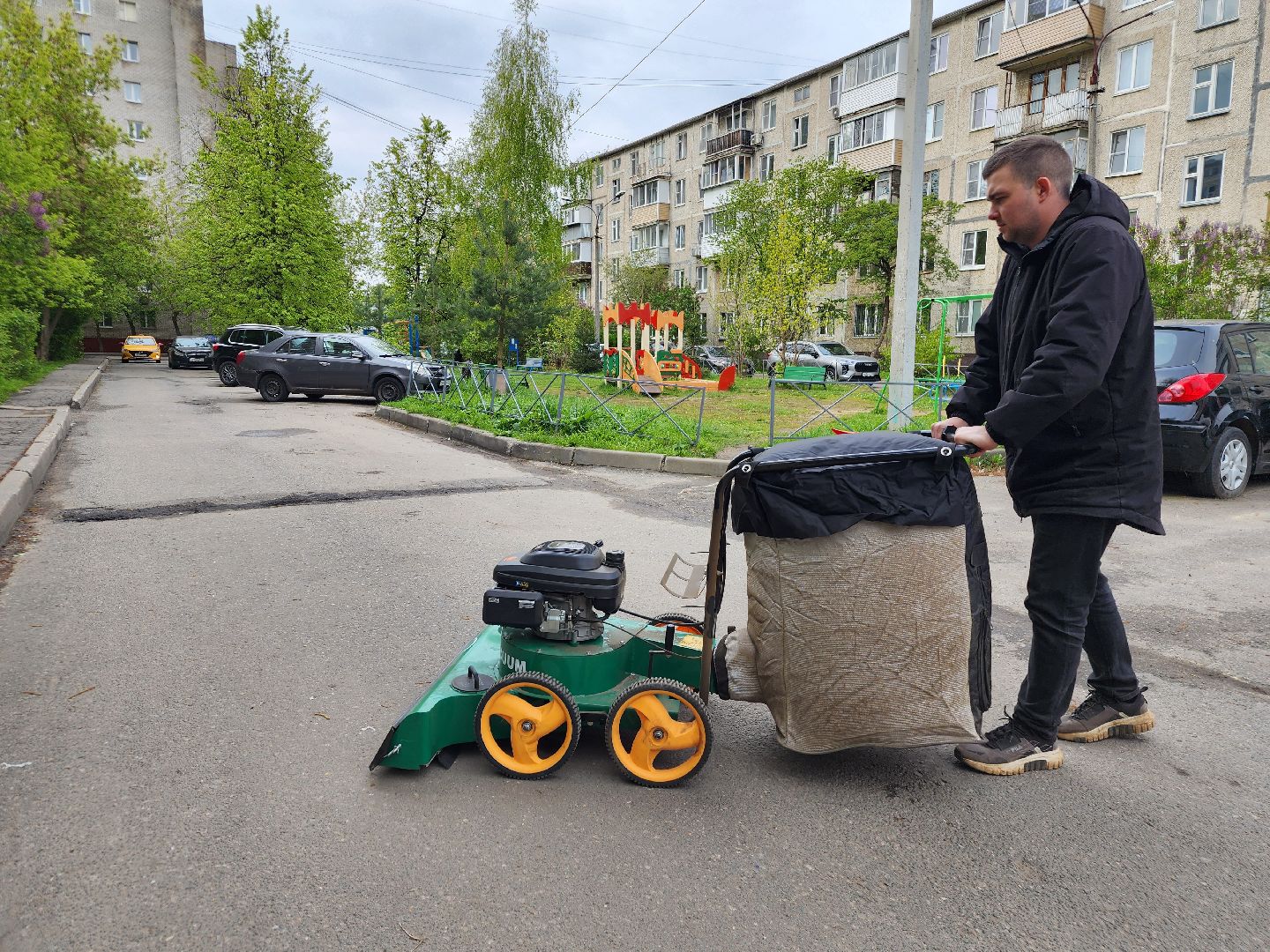 фрязино, уборка улиц, новая техника, уборка дворов, мбу городское хозяйство,