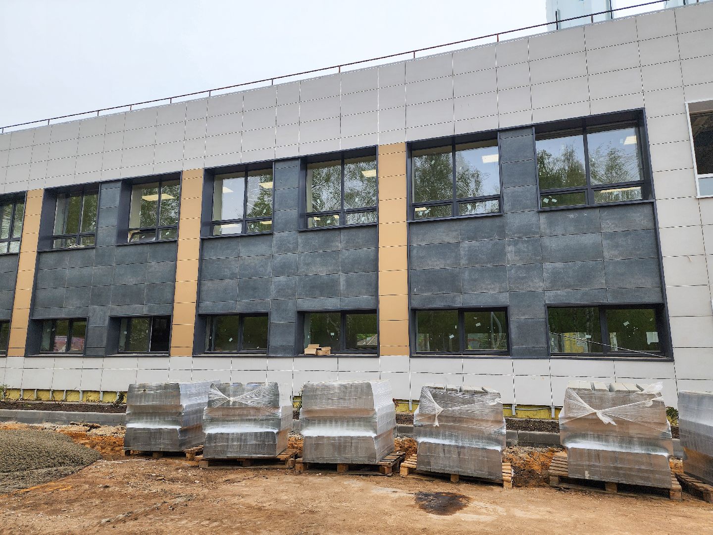 Подольск, Гимназия имени подольских курсантов,Благоустройство,