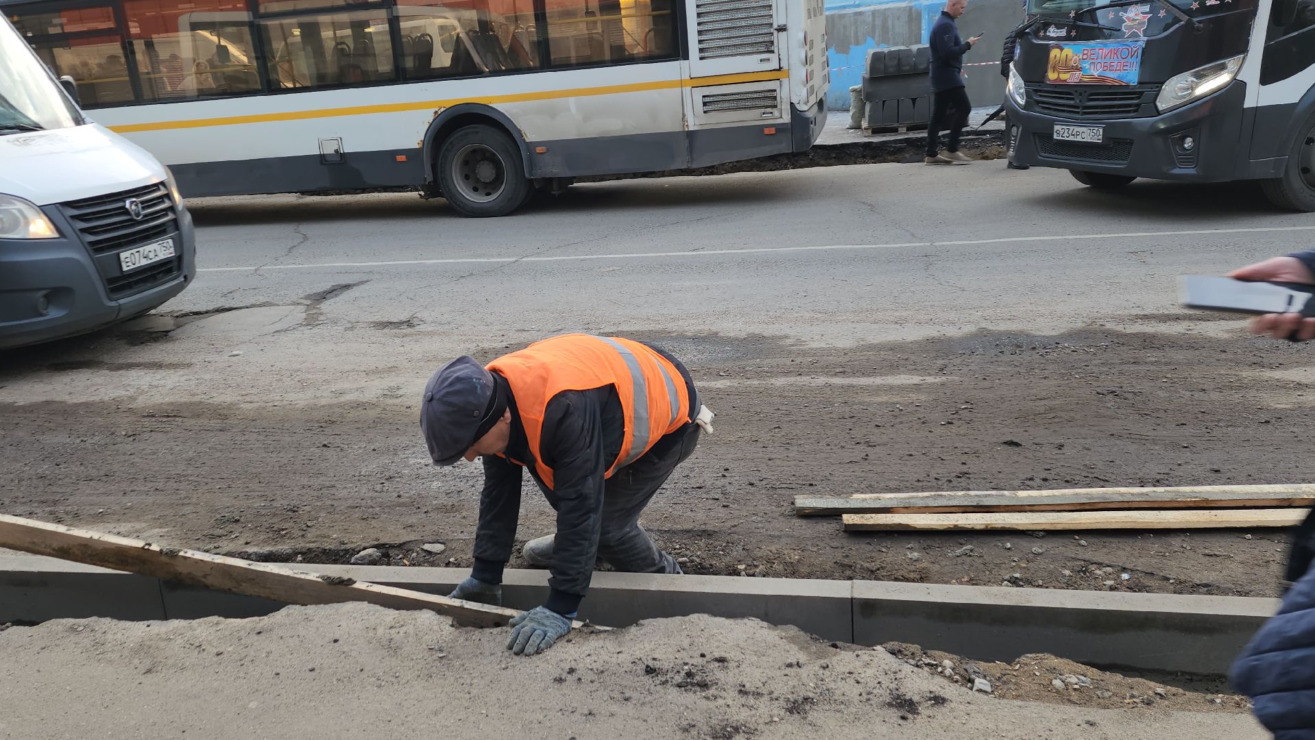 пушкинский округ, пушкино, привокзальная площадь, дорожный ремонт, ремонт дорожного покрытия, опалубка, бордюрный камень,дороги подмосковья,