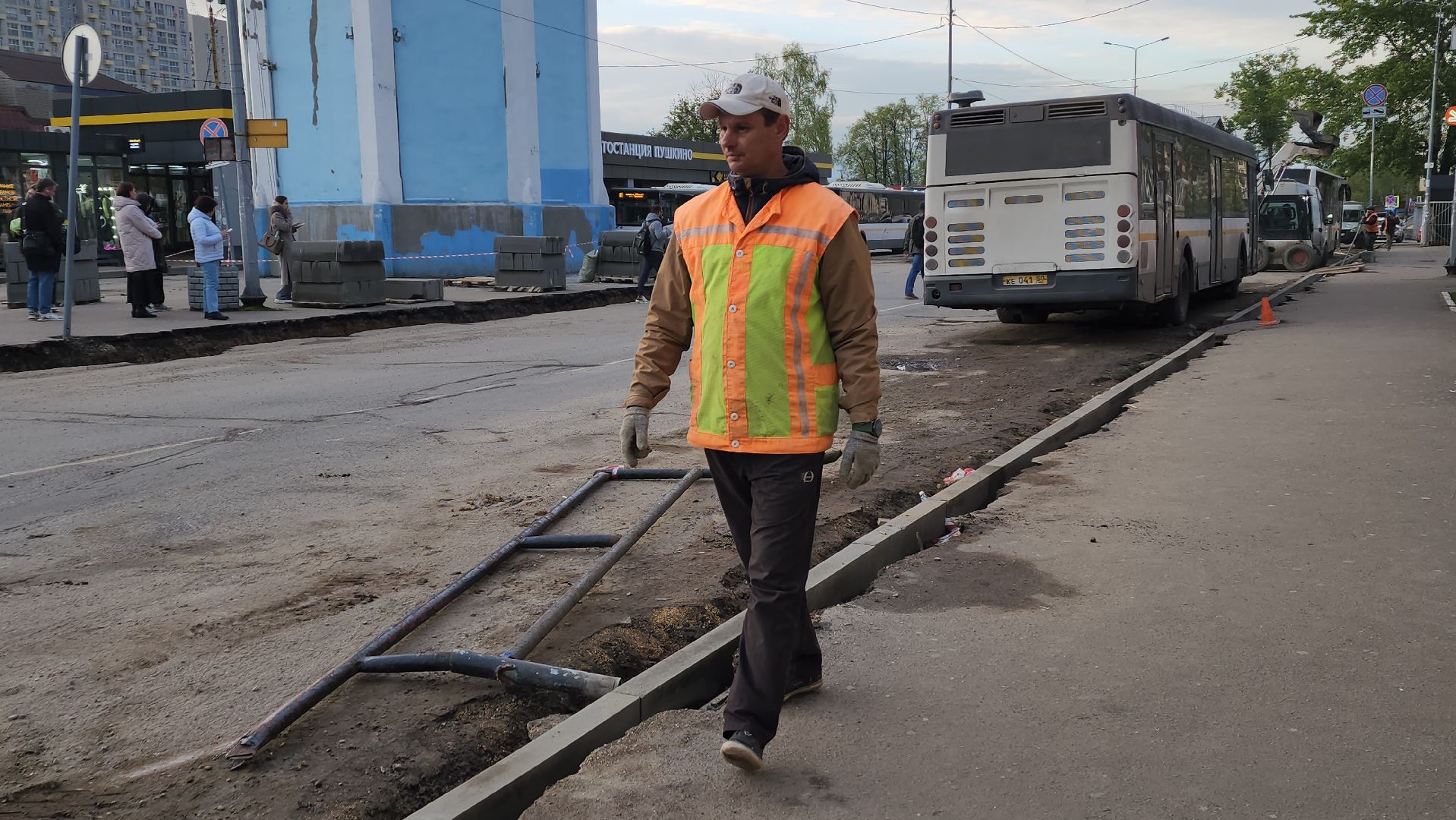 пушкинский округ, пушкино, привокзальная площадь, дорожный ремонт, ремонт дорожного покрытия, опалубка, бордюрный камень,дороги подмосковья,