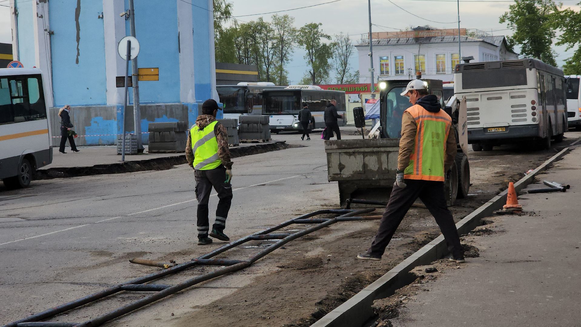 пушкинский округ, пушкино, привокзальная площадь, дорожный ремонт, ремонт дорожного покрытия, опалубка, бордюрный камень,дороги подмосковья,