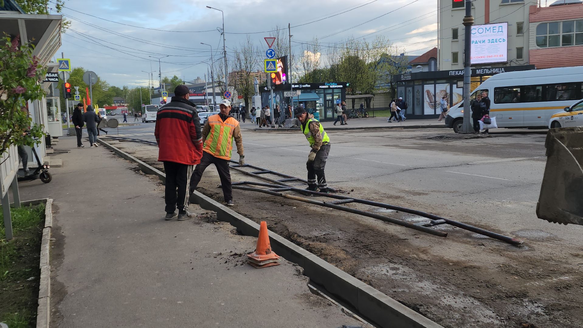 пушкинский округ, пушкино, привокзальная площадь, дорожный ремонт, ремонт дорожного покрытия, опалубка, бордюрный камень,дороги подмосковья,