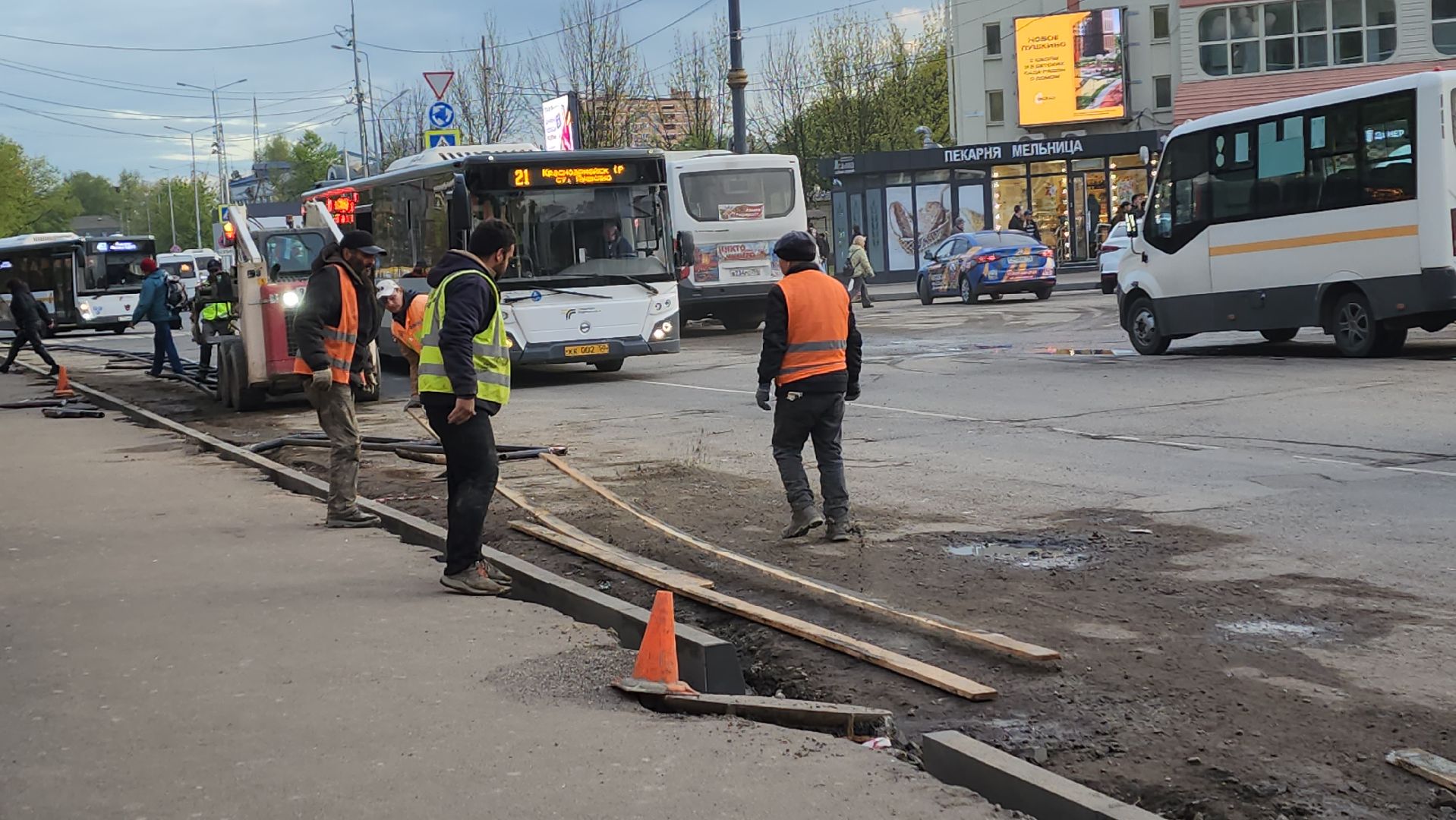 пушкинский округ, пушкино, привокзальная площадь, дорожный ремонт, ремонт дорожного покрытия, опалубка, бордюрный камень,дороги подмосковья,
