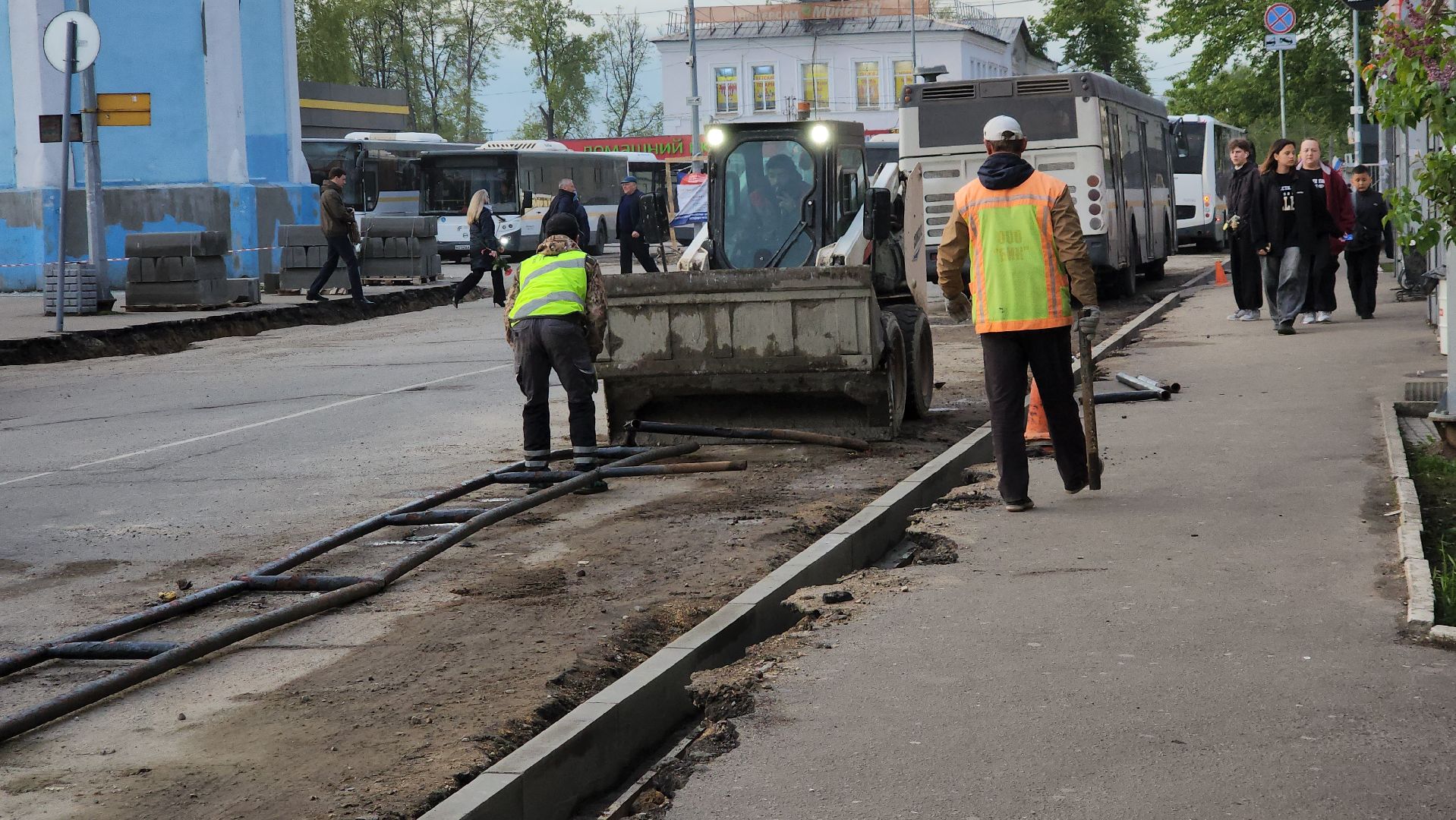 пушкинский округ, пушкино, привокзальная площадь, дорожный ремонт, ремонт дорожного покрытия, опалубка, бордюрный камень,дороги подмосковья,