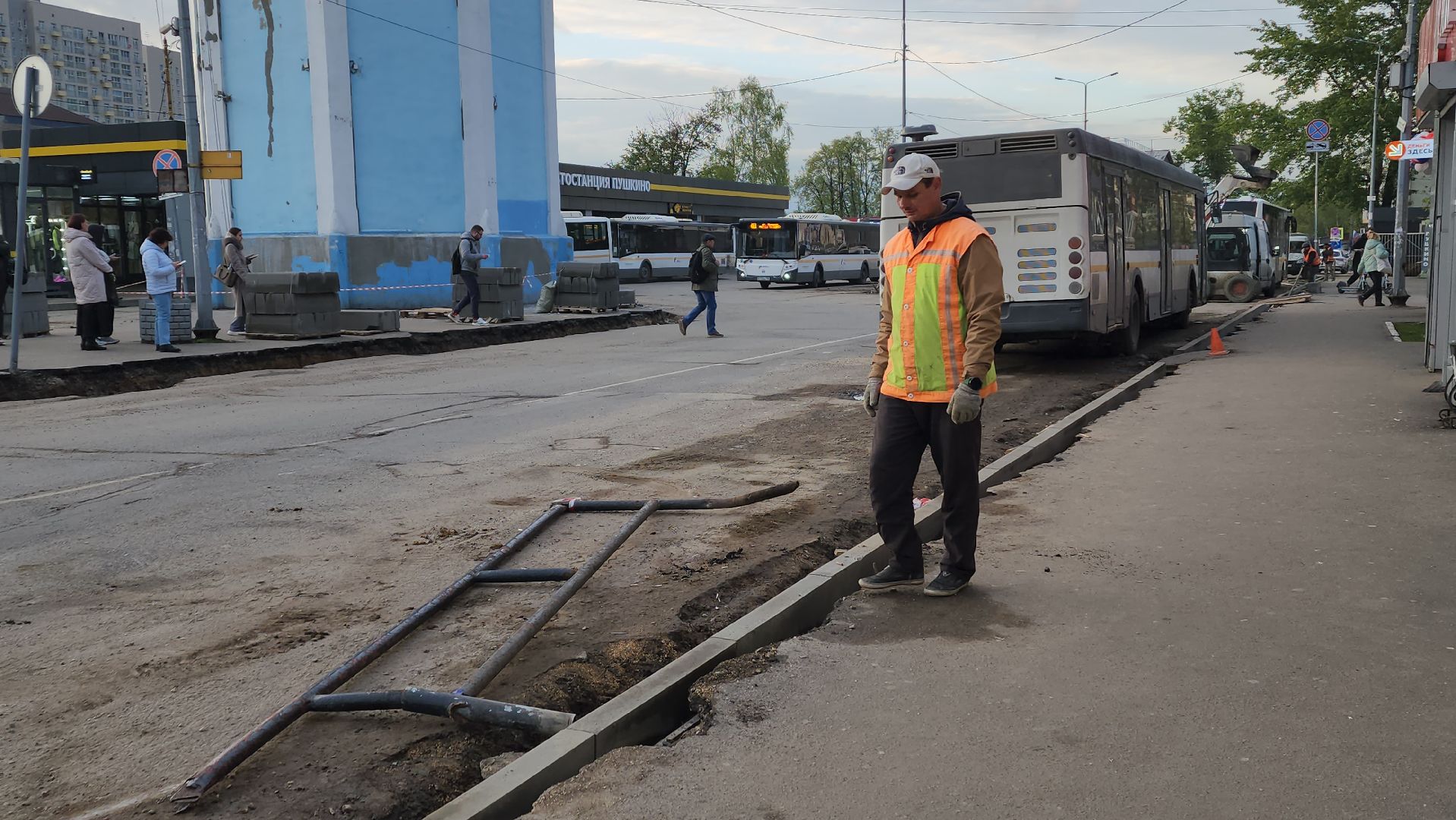 пушкинский округ, пушкино, привокзальная площадь, дорожный ремонт, ремонт дорожного покрытия, опалубка, бордюрный камень,дороги подмосковья,