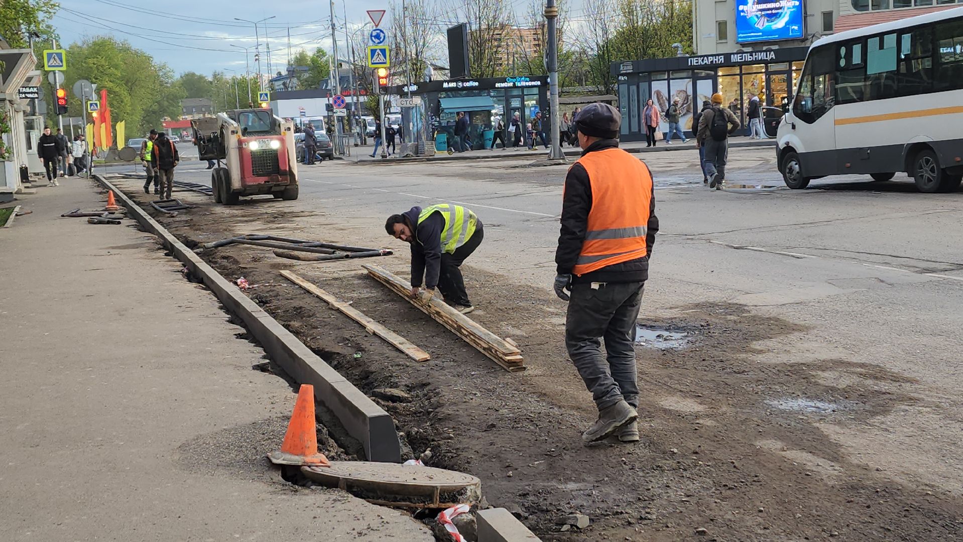 пушкинский округ, пушкино, привокзальная площадь, дорожный ремонт, ремонт дорожного покрытия, опалубка, бордюрный камень,дороги подмосковья,