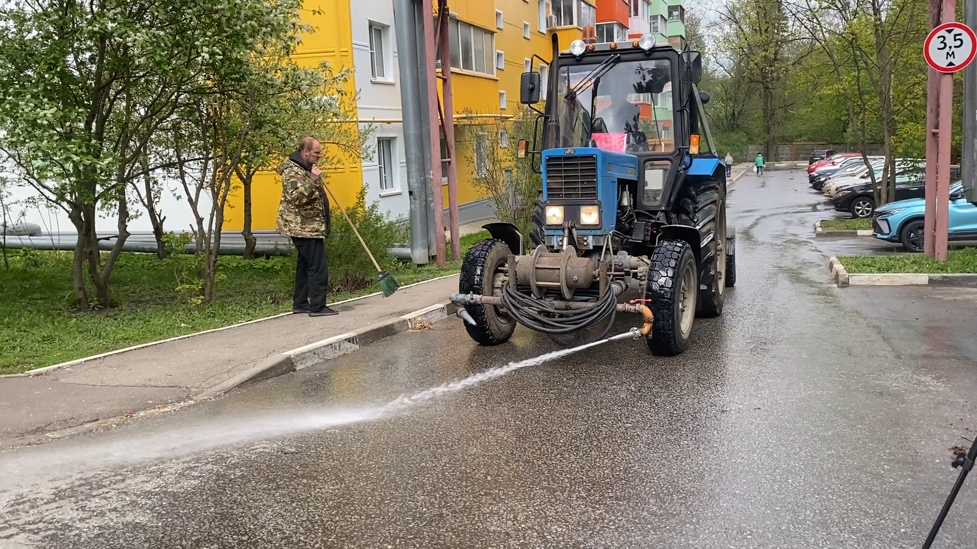 ливнесток, поливальная машина, власиха уборка дорог, коммунальные службы власихи,