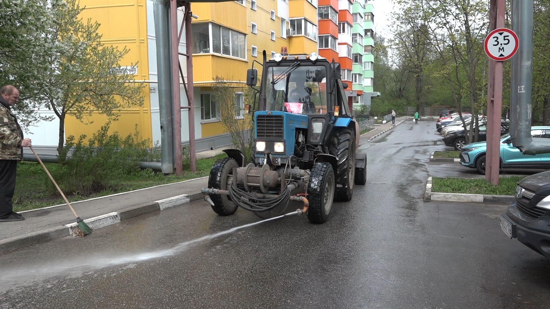 ливнесток, поливальная машина, власиха уборка дорог, коммунальные службы власихи,