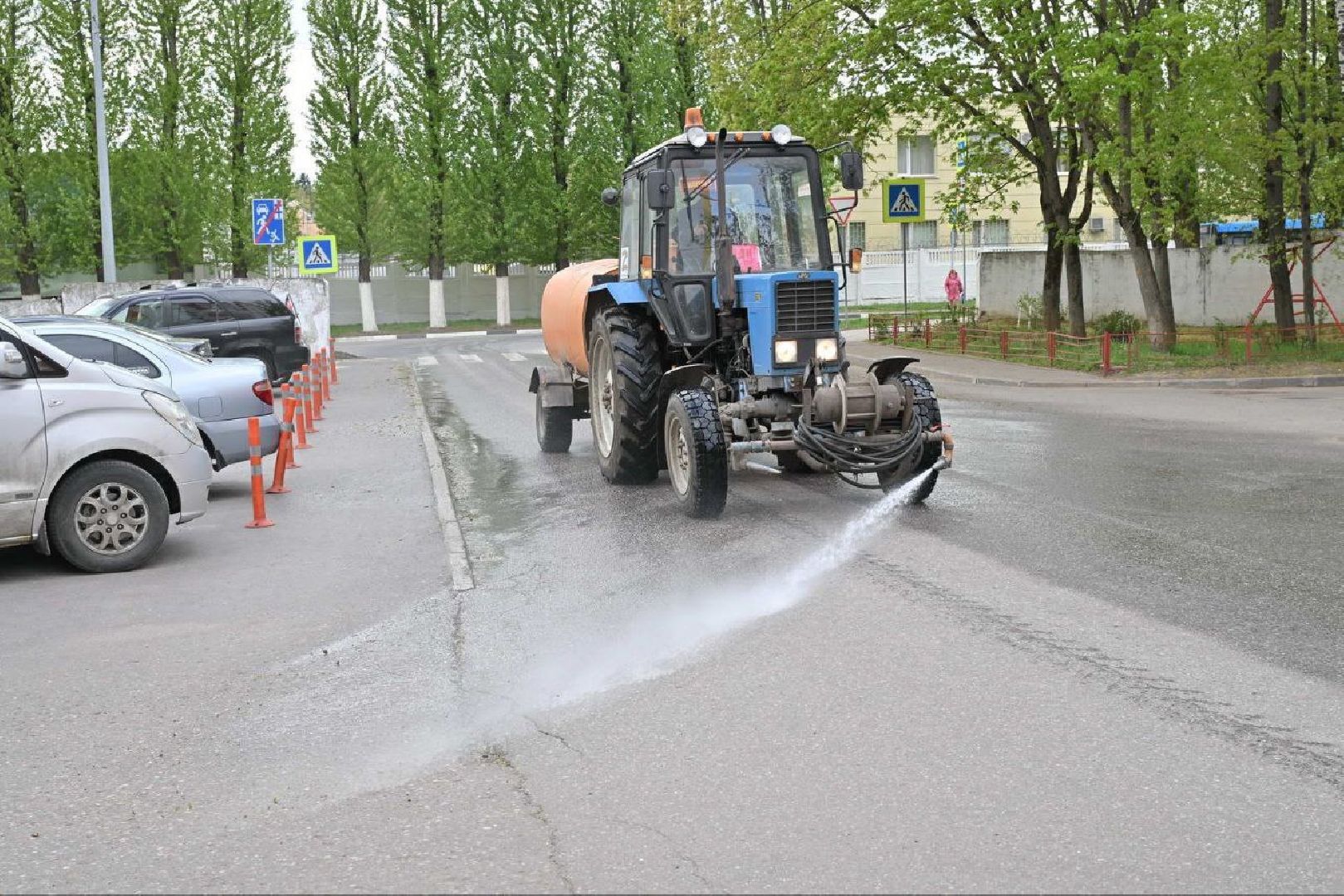 ливнесток, поливальная машина, власиха уборка дорог, коммунальные службы власихи,