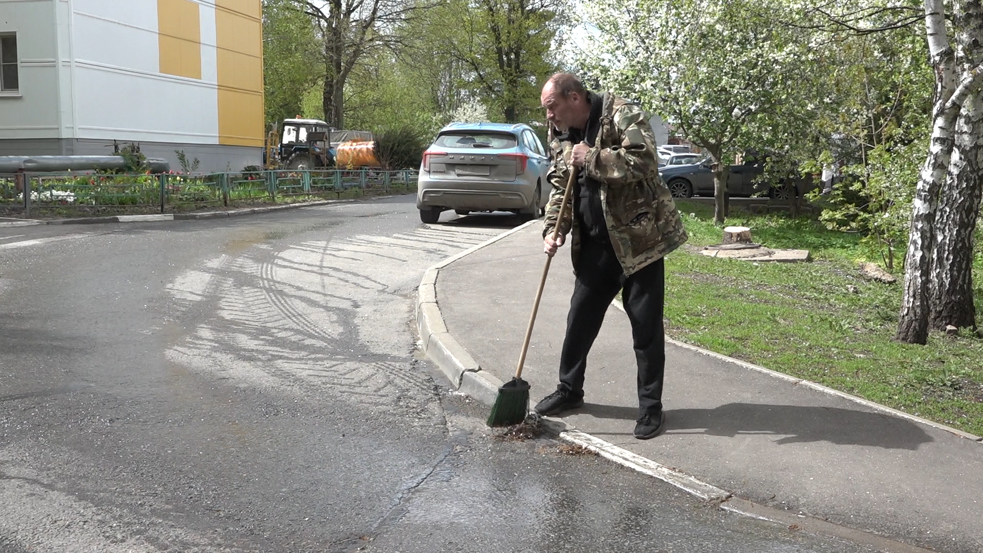 ливнесток, поливальная машина, власиха уборка дорог, коммунальные службы власихи,