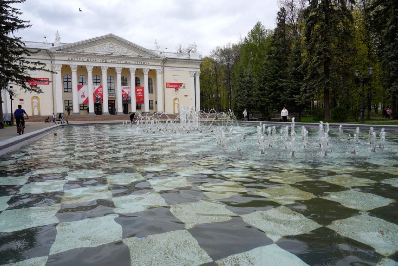 сергиев посад, сергиево-посадский городской округ, весна, сезон фонтанов  ,