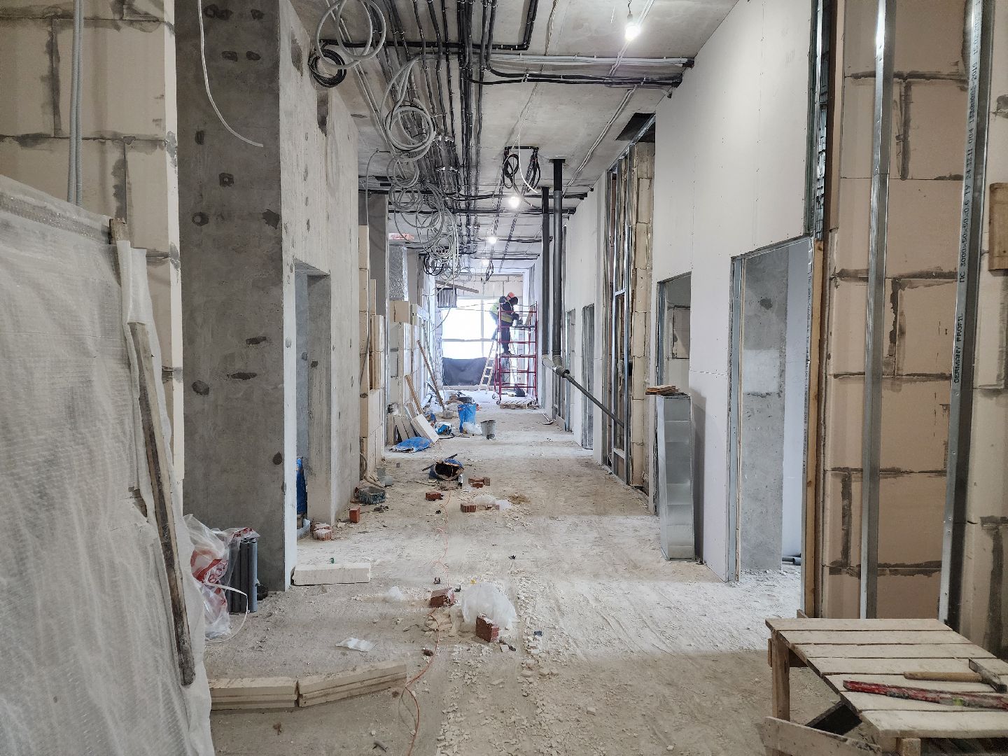 Чехов, улица Мира,детская поликлиника, строительство,  внутренняя отделка, остекление, фасадные работы, комиссия, проверка, глава округа михаил собакин, госпрограмма московской области,