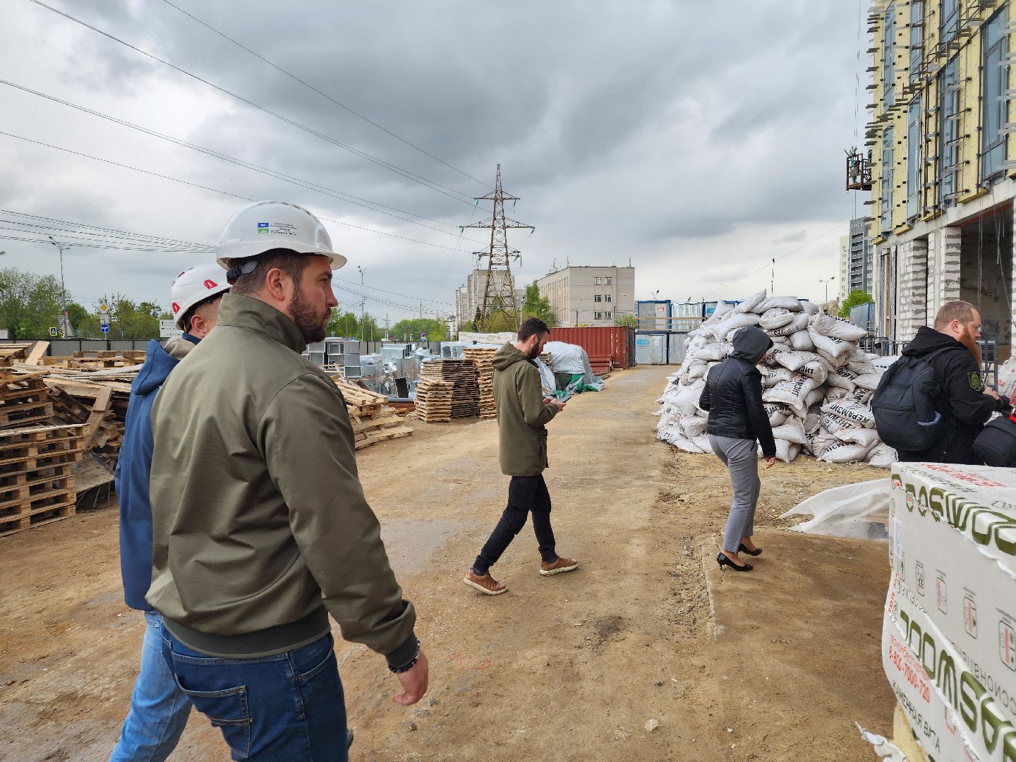 Чехов, улица Мира,детская поликлиника, строительство,  внутренняя отделка, остекление, фасадные работы, комиссия, проверка, глава округа михаил собакин, госпрограмма московской области,