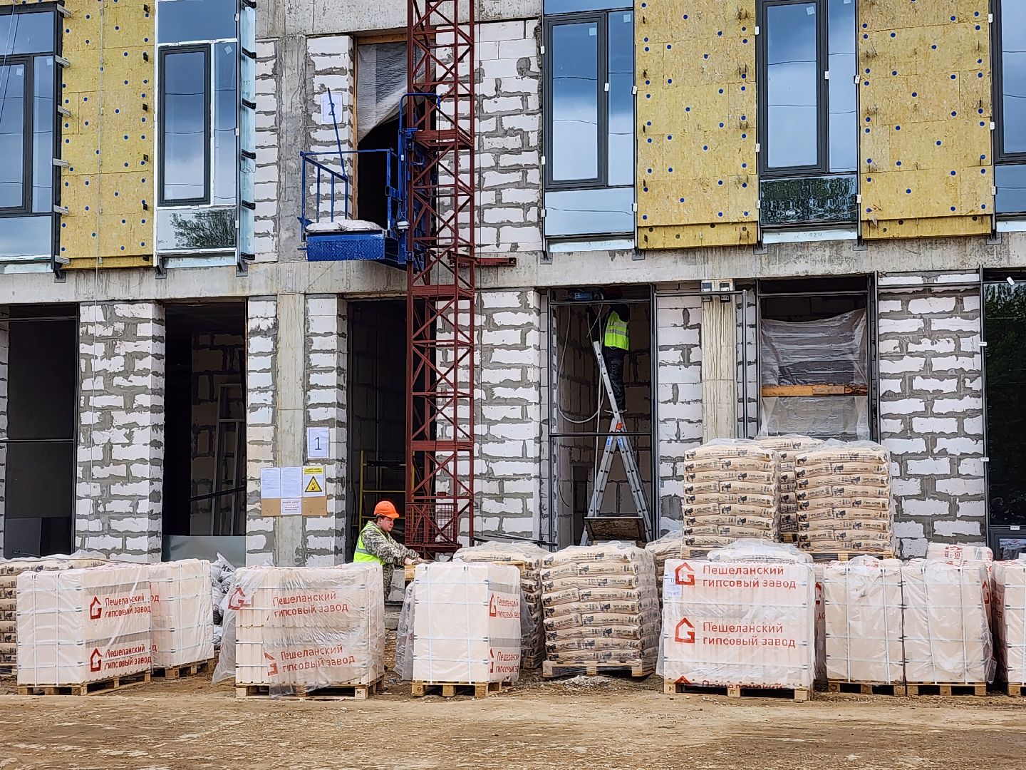 Чехов, улица Мира,детская поликлиника, строительство,  внутренняя отделка, остекление, фасадные работы, комиссия, проверка, глава округа михаил собакин, госпрограмма московской области,