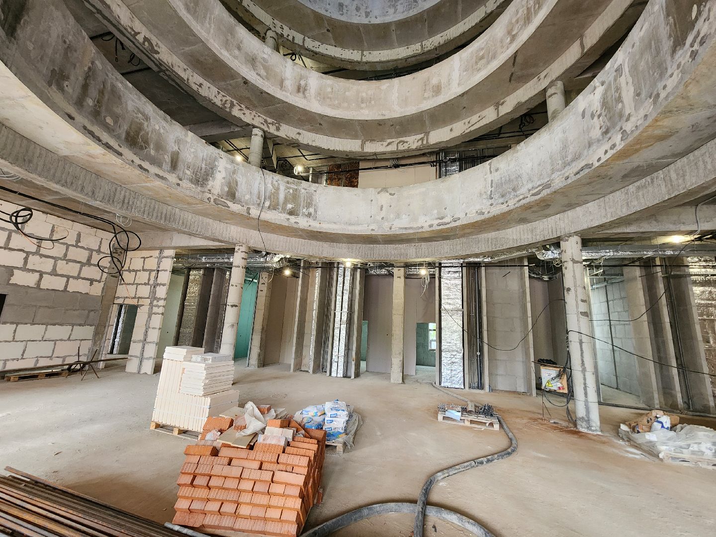 Чехов, улица Мира,детская поликлиника, строительство,  внутренняя отделка, остекление, фасадные работы, комиссия, проверка, глава округа михаил собакин, госпрограмма московской области,