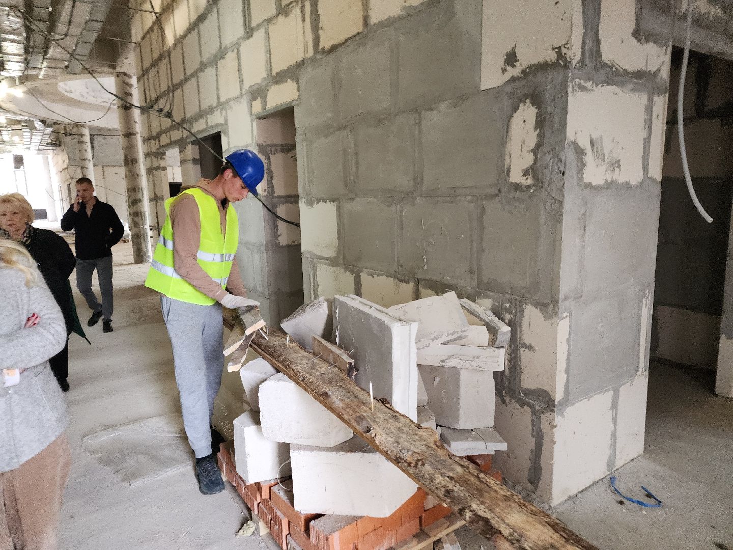 Чехов, улица Мира,детская поликлиника, строительство,  внутренняя отделка, остекление, фасадные работы, комиссия, проверка, глава округа михаил собакин, госпрограмма московской области,