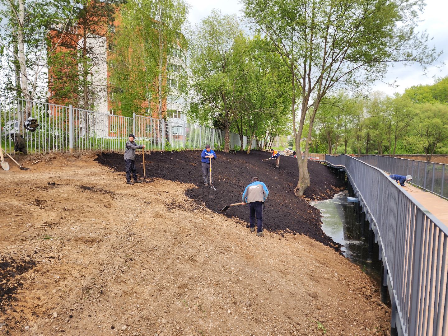 Чехов, улица Береговая, набережная реки теребенка, благоустройство, реконструкция, земляные работы, плодородный грунт, озеленение, госпрограмма московской области,