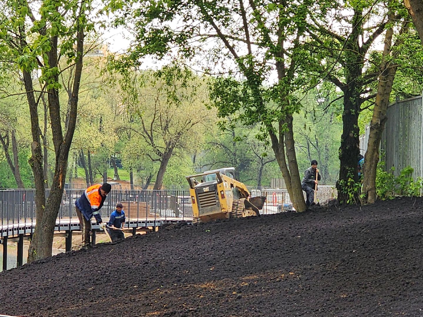 Чехов, улица Береговая, набережная реки теребенка, благоустройство, реконструкция, земляные работы, плодородный грунт, озеленение, госпрограмма московской области,