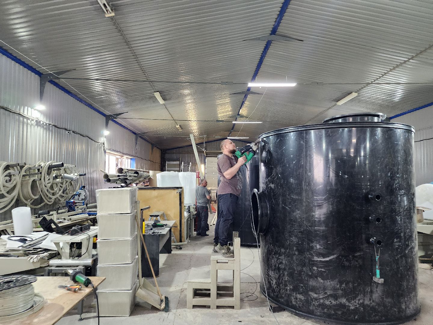 Чехов, деревня Сергеево, завод ПолимерИзделия, производственная компания, пластиковые изделия, промышленность, ванны, емкости, системы вентиляции, объемы производства,