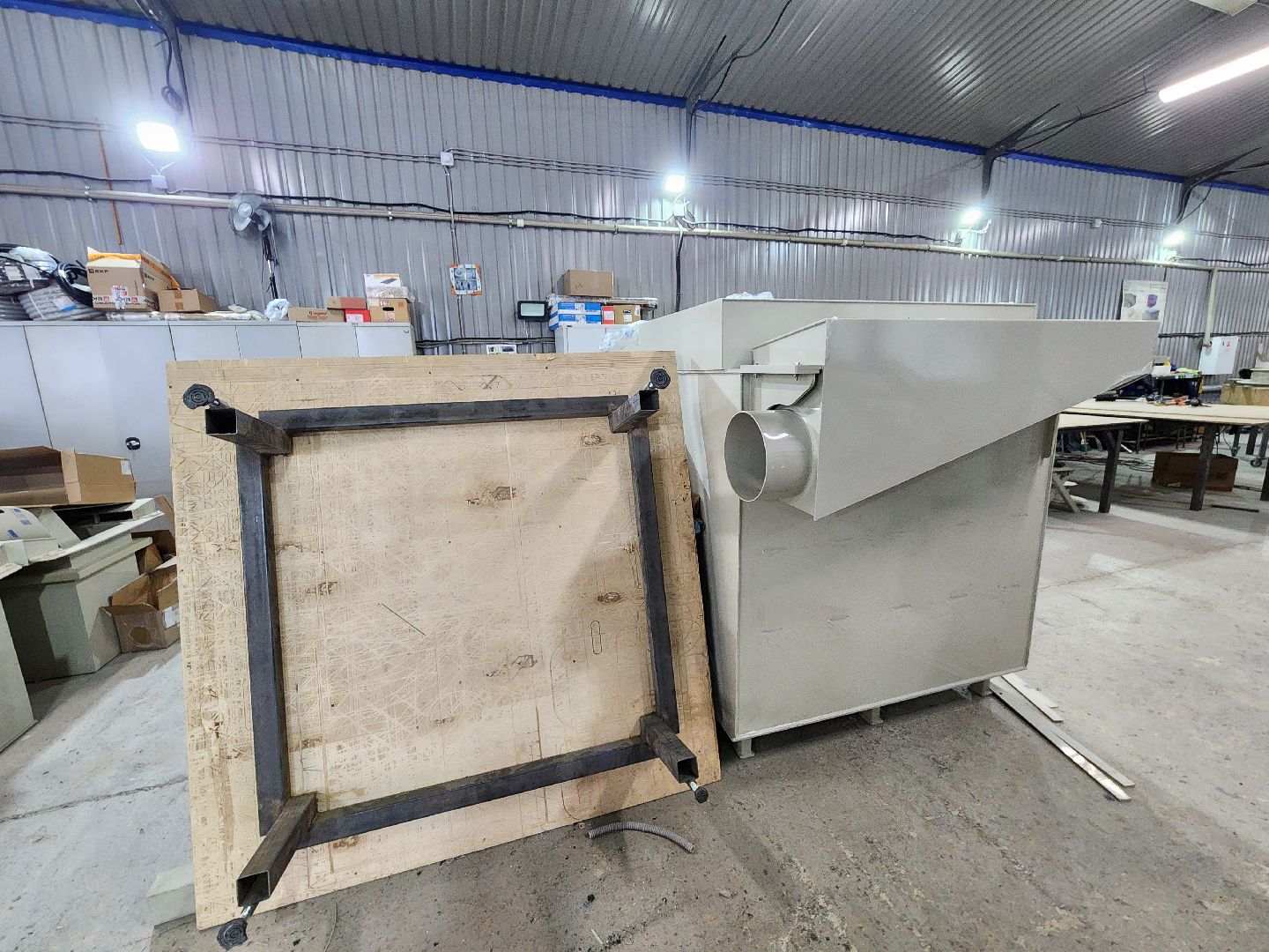 Чехов, деревня Сергеево, завод ПолимерИзделия, производственная компания, пластиковые изделия, промышленность, ванны, емкости, системы вентиляции, объемы производства,