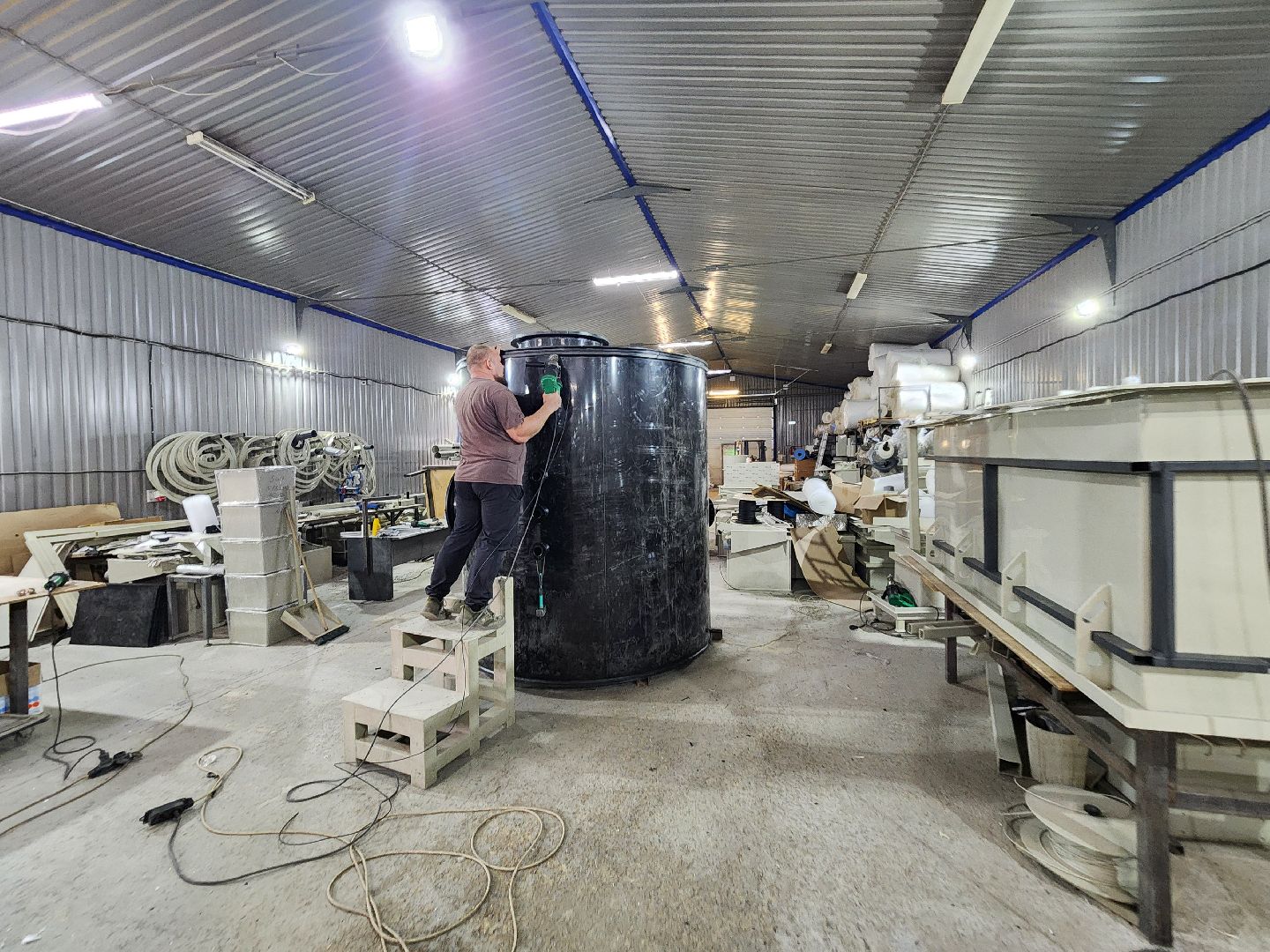 Чехов, деревня Сергеево, завод ПолимерИзделия, производственная компания, пластиковые изделия, промышленность, ванны, емкости, системы вентиляции, объемы производства,